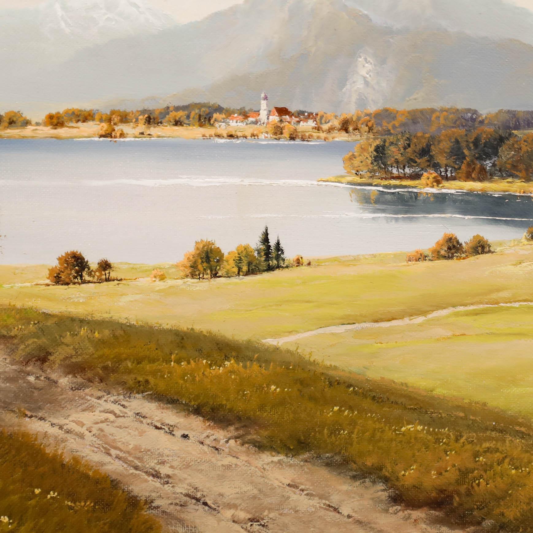 P. Ewert- Olio del XX secolo. Un vasto paesaggio alpino con il lago in primo piano. Presentato in una cornice con effetto dorato. Firmato in basso a destra. Su tela su barelle.