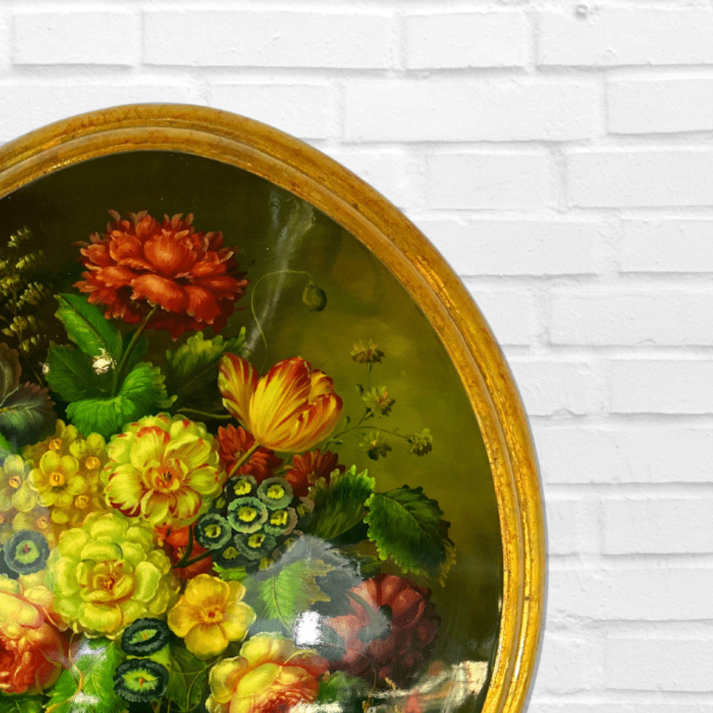 Peinture ovale sur toile convexe, cadre en bois doré, fleurs dans un vase - Marron Still-Life Painting par Unknown