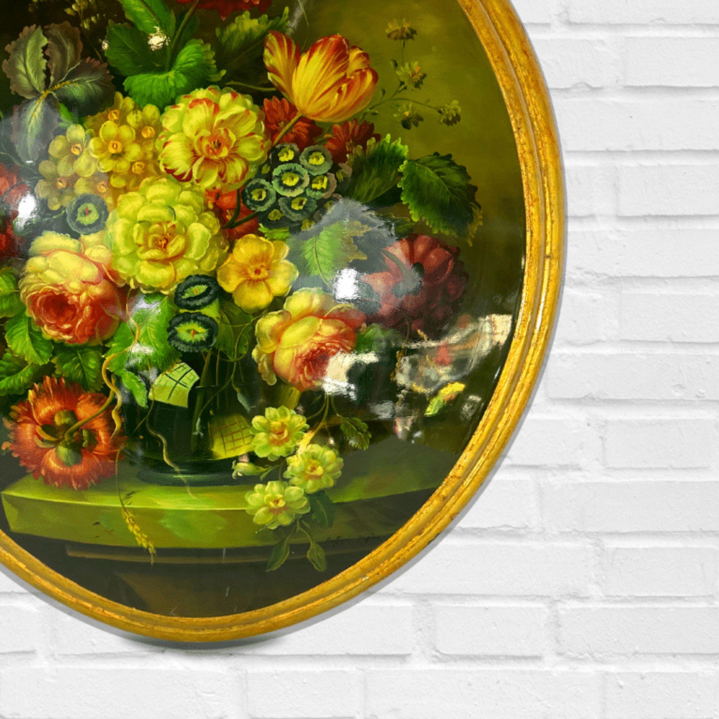 Un luxuriant bouquet de fleurs aux teintes pastel jaillit de son vase, cascadant gracieusement sur les bords dans une étonnante démonstration de beauté naturelle. De délicats pétales roses, bleus et crèmes s'entremêlent, leurs détails complexes et