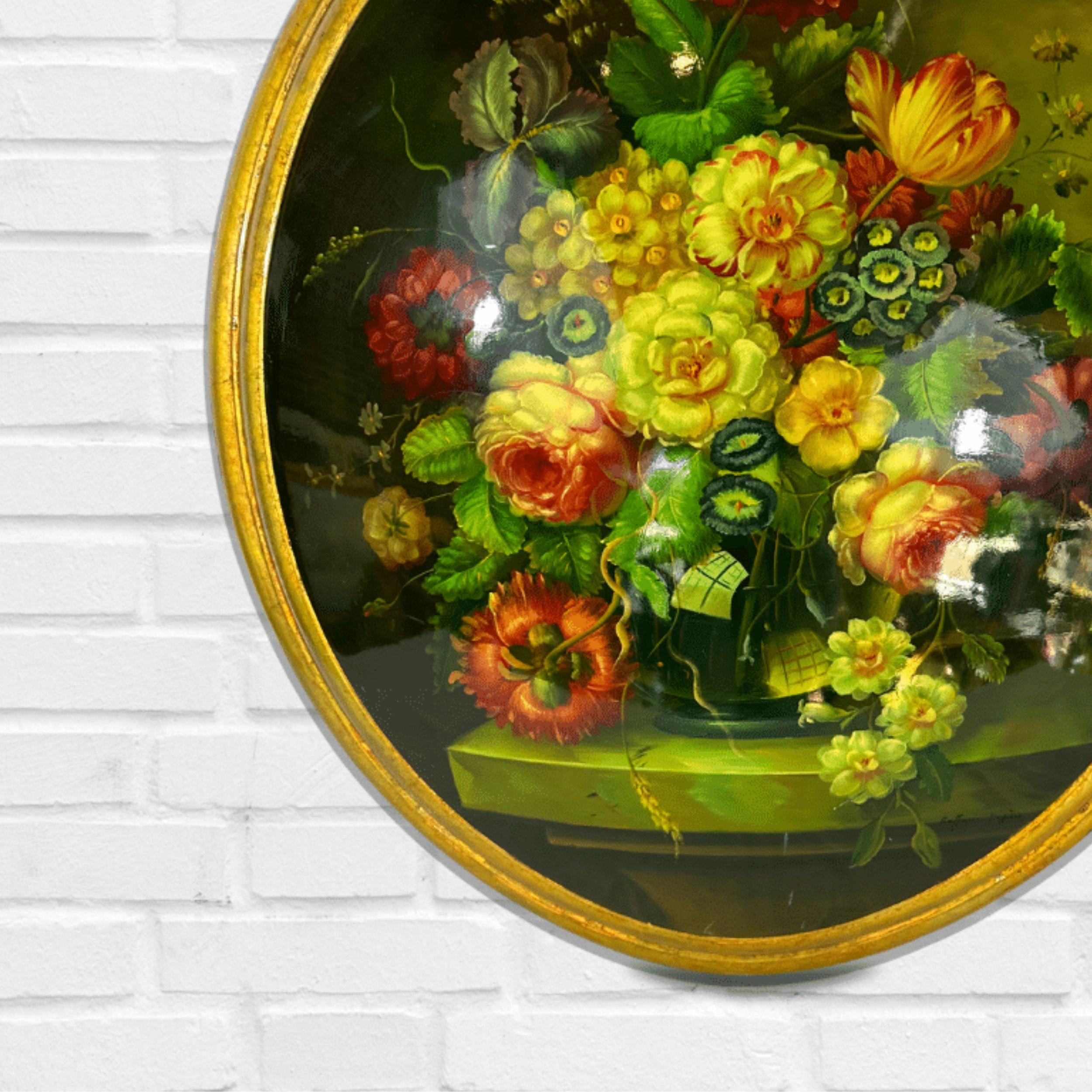 Peinture ovale sur toile convexe, cadre en bois doré, fleurs dans un vase en vente 1