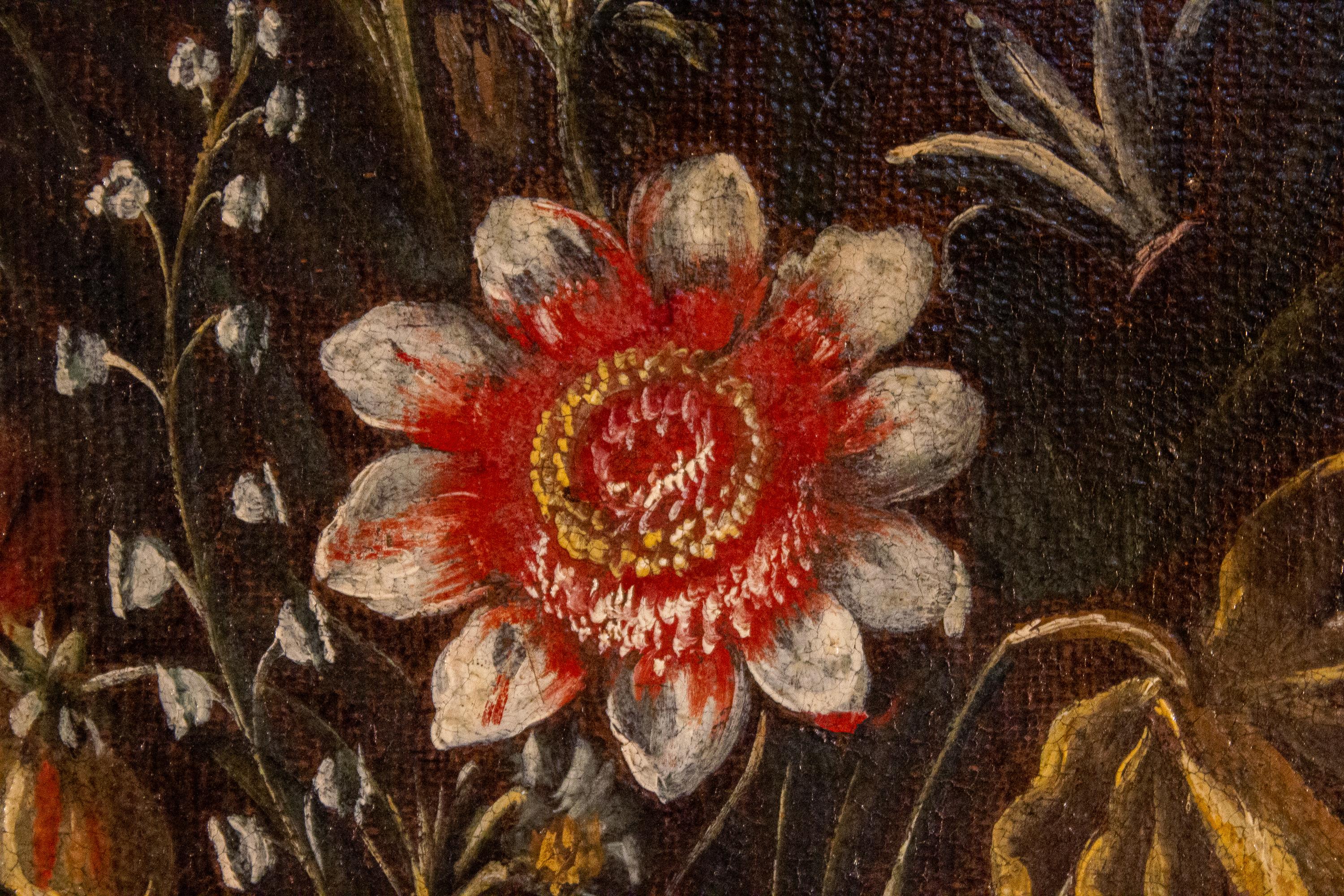 Paire de natures mortes italiennes du XVIIIe siècle représentant des fleurs   en vente 8