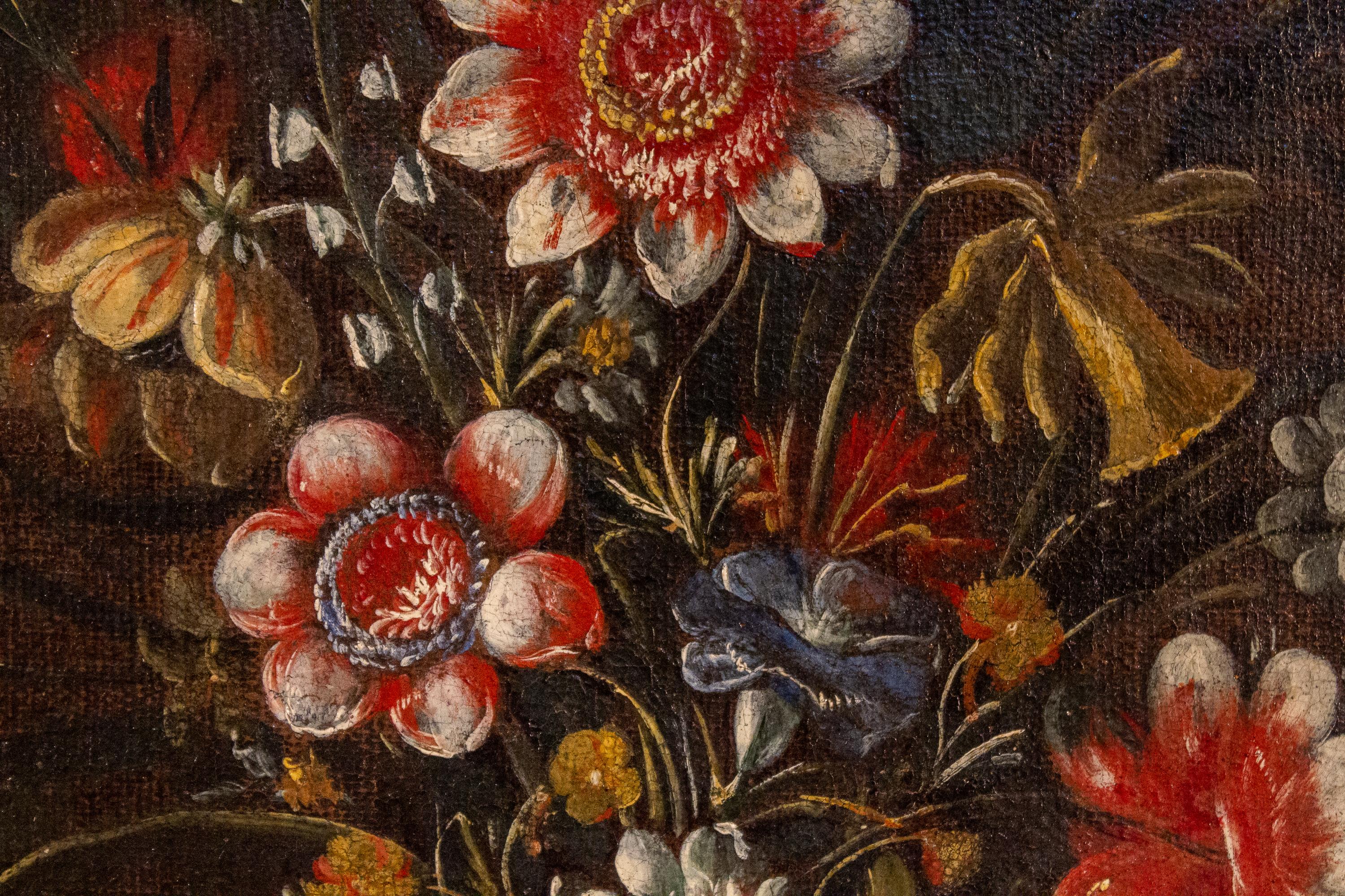 Paire de natures mortes italiennes du XVIIIe siècle représentant des fleurs   en vente 9