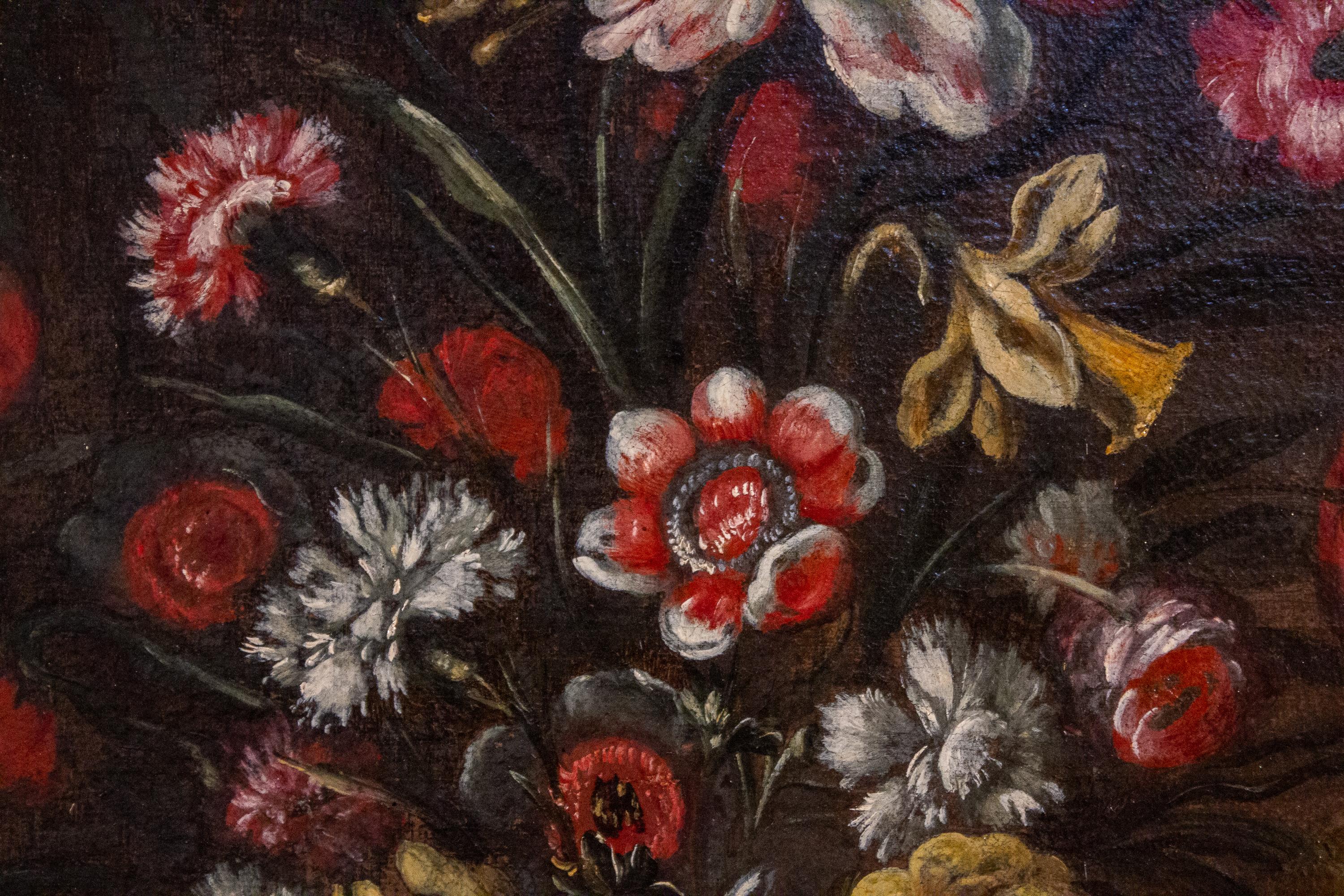 Paire de natures mortes italiennes du XVIIIe siècle représentant des fleurs   en vente 4