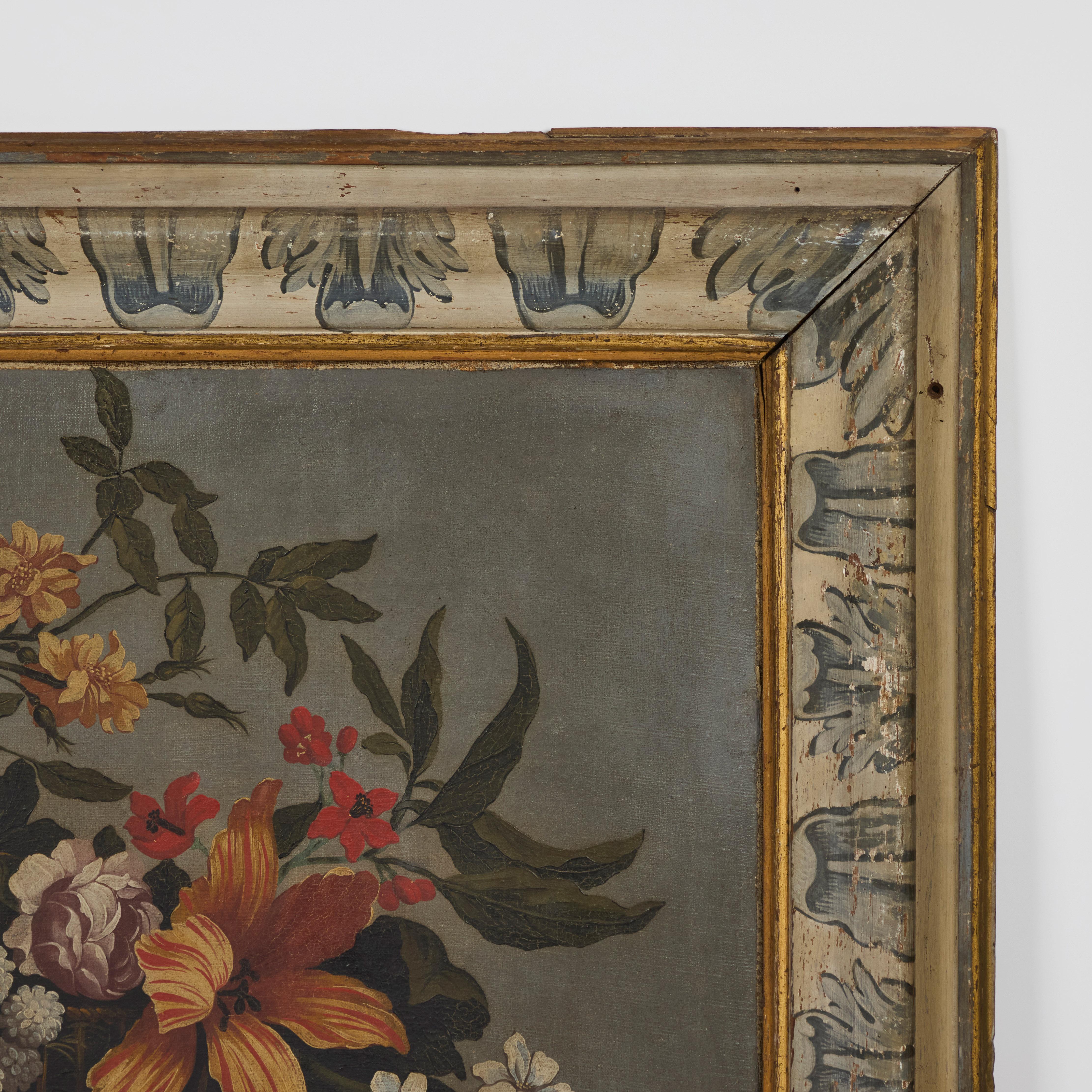 Paire de tableaux peints à la main, huile sur toile, provenant d'une pièce de boiserie. Détail de dorure sur les cadres peints à la main.  