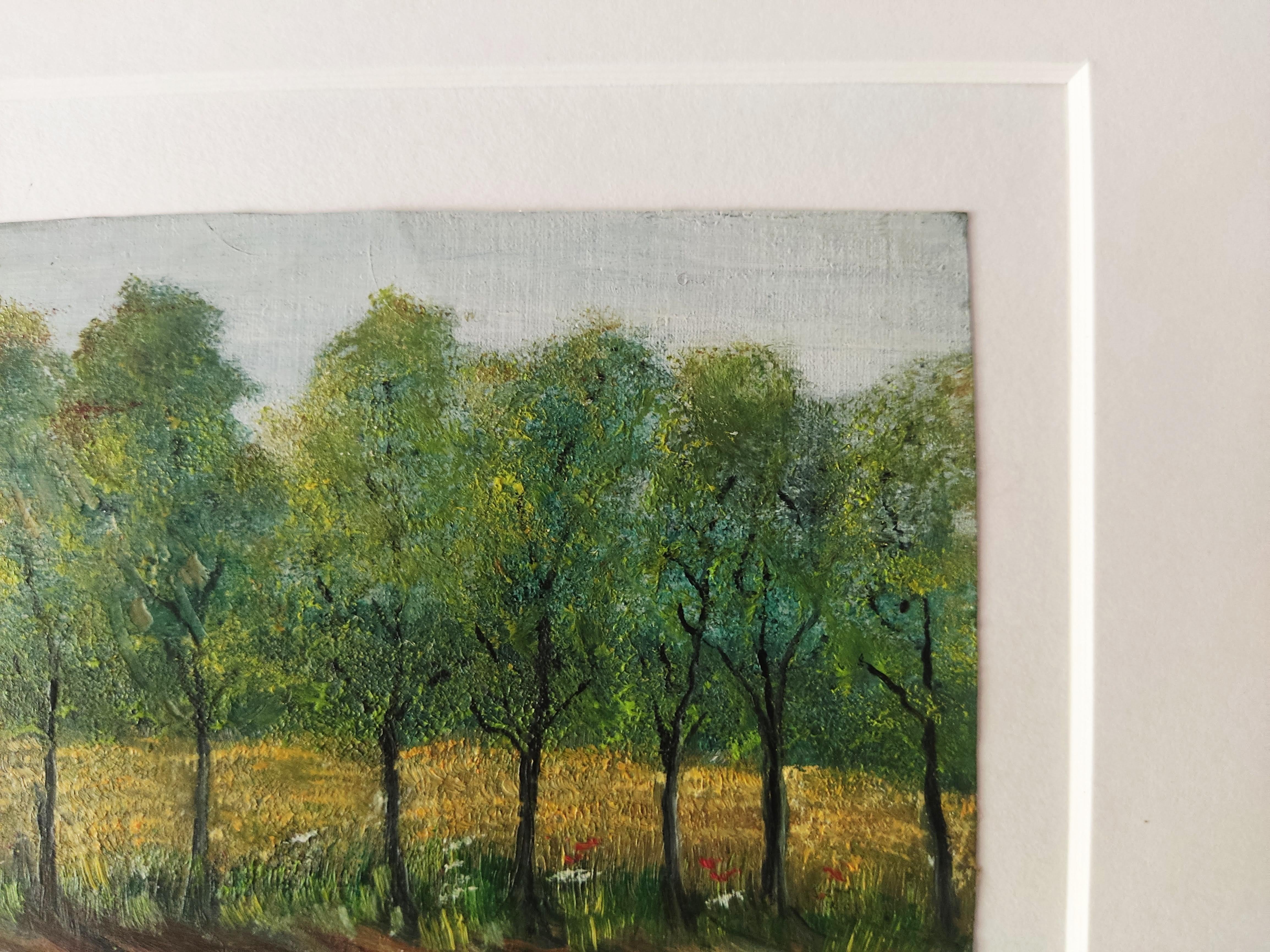Oggetto : Piccolo dipinto a olio di un paesaggio della campagna francese, in ottime condizioni. 
Quest'opera raffigura una scena bucolica semplice ma profondamente evocativa, caratterizzata da una fila di alberi verdi e rigogliosi che costeggiano un