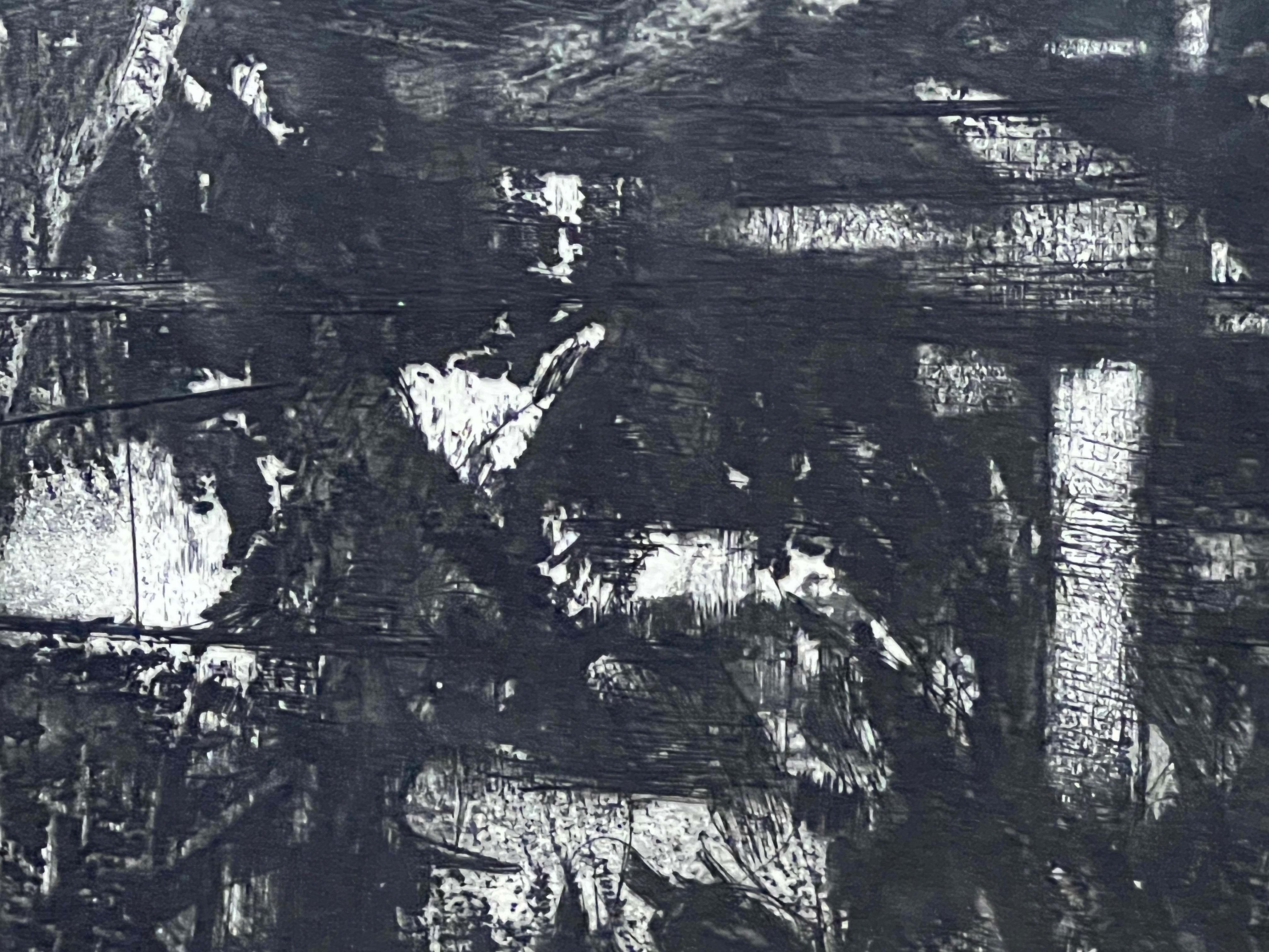 This monochromatic, black-and-white abstract painting plays a constant game between forms and shadows. For the painter, his artworks are a pure contrast between the visible and the invisible. Dark gestural lines decorate the background and contrast