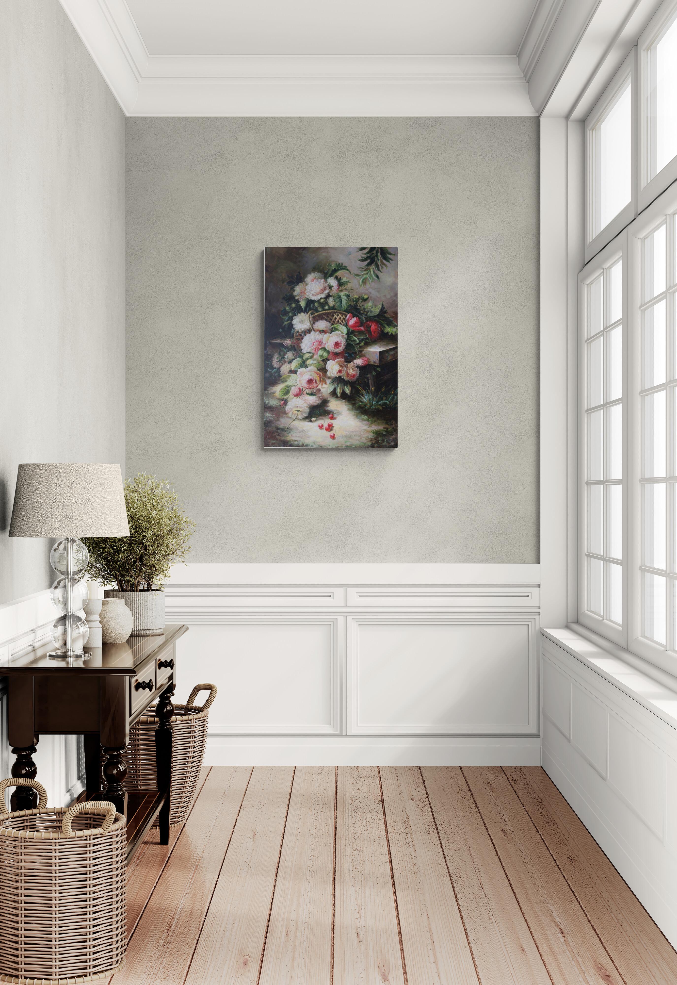Großes Blumenstillleben im Vintage-Stil mit rosa und roten Blumen, Rosen oder Pfingstrosen, die aus einem Korb in einem traditionellen französischen Layout fallen.  Dieser schöne und große Blumenschmuck stammt aus den 1970er Jahren, obwohl er im