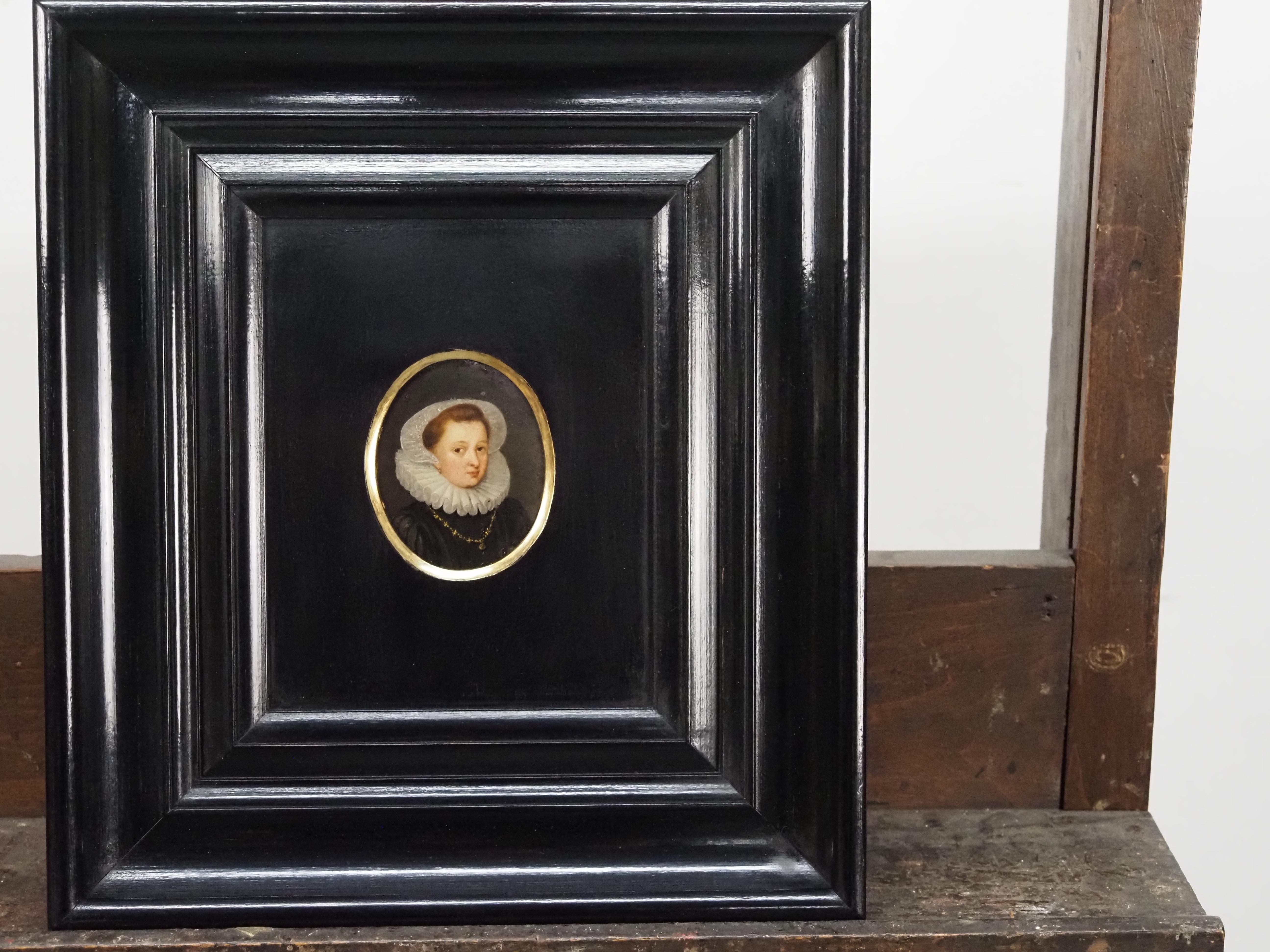 Portrait miniature d'une dame - Painting de Unknown