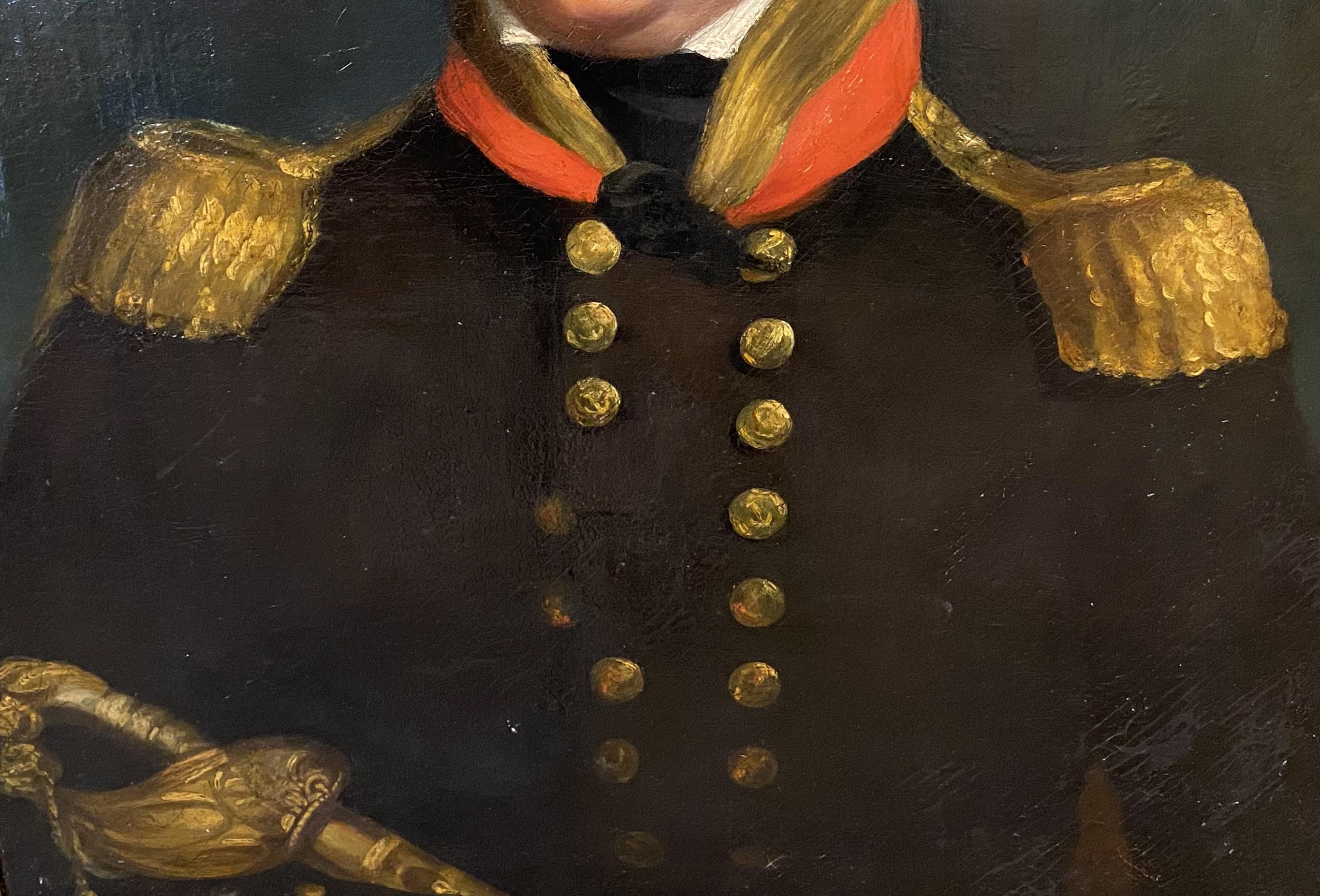 Ritratto ad olio finemente dettagliato di un ufficiale militare francese in uniforme con spada, non firmato, inserito in una cornice decorativa d'epoca in gesso dorato con etichetta del corniciaio London Freeman, Swan Lane Norwich, sul verso, ed