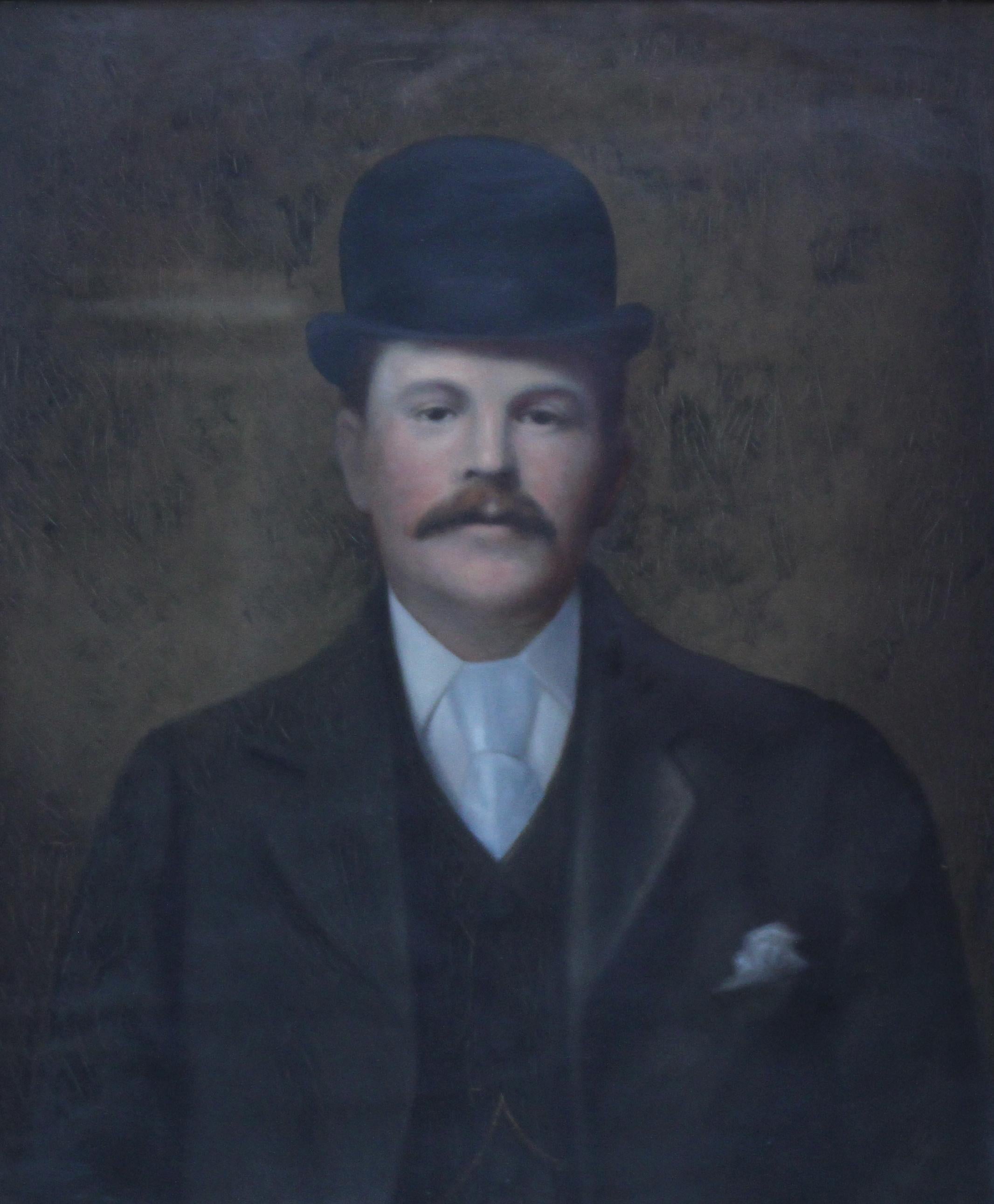 Porträt eines Gentleman in einem Bowlerhut aus dem späten 19. Jahrhundert – Painting von Unknown