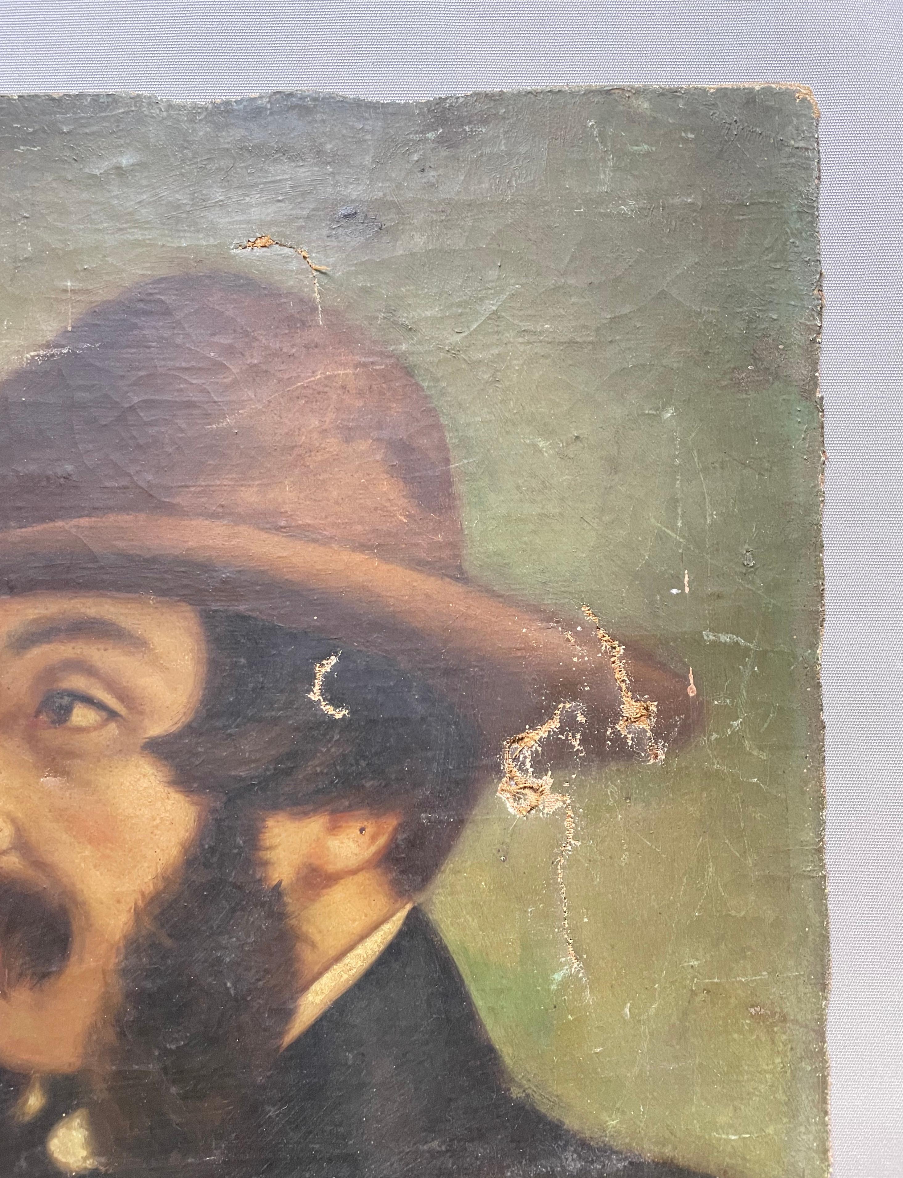 Portrait d'un homme avec un chapeau.
Huile sur toile, fin du XIXe siècle.
Toile découpée sans cadre.
Trous et déchirures, fissures, petites pertes de peinture, salissures.
58 x 45 cm