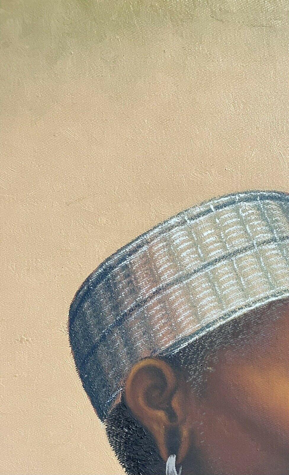 Portrait d'homme africain en Tanzanie - Peinture à l'huile signée, circa 1970 - Beige Portrait Painting par Unknown