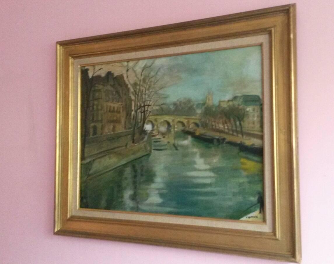 Charming oil on canvas post-impressionist style of the 30s signed at lower right representing a Parisian landscape view of the Pont Marie and Quai d'Anjou by the Seine river.
The painting is in very good condition, it has been cleaned, a refection