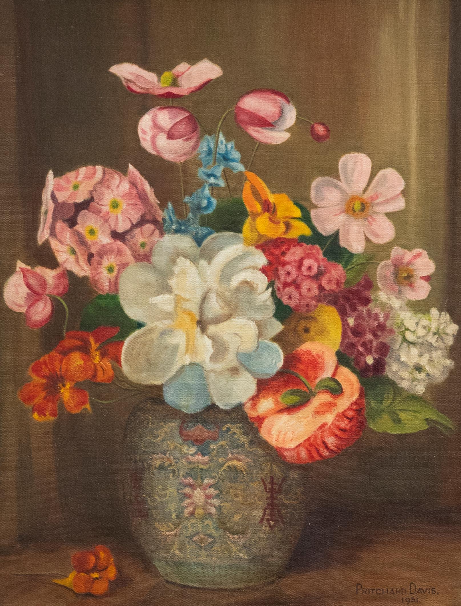 Pritchard Davis - Gerahmtes Öl von 1951, Die chinesische Vase – Painting von Unknown