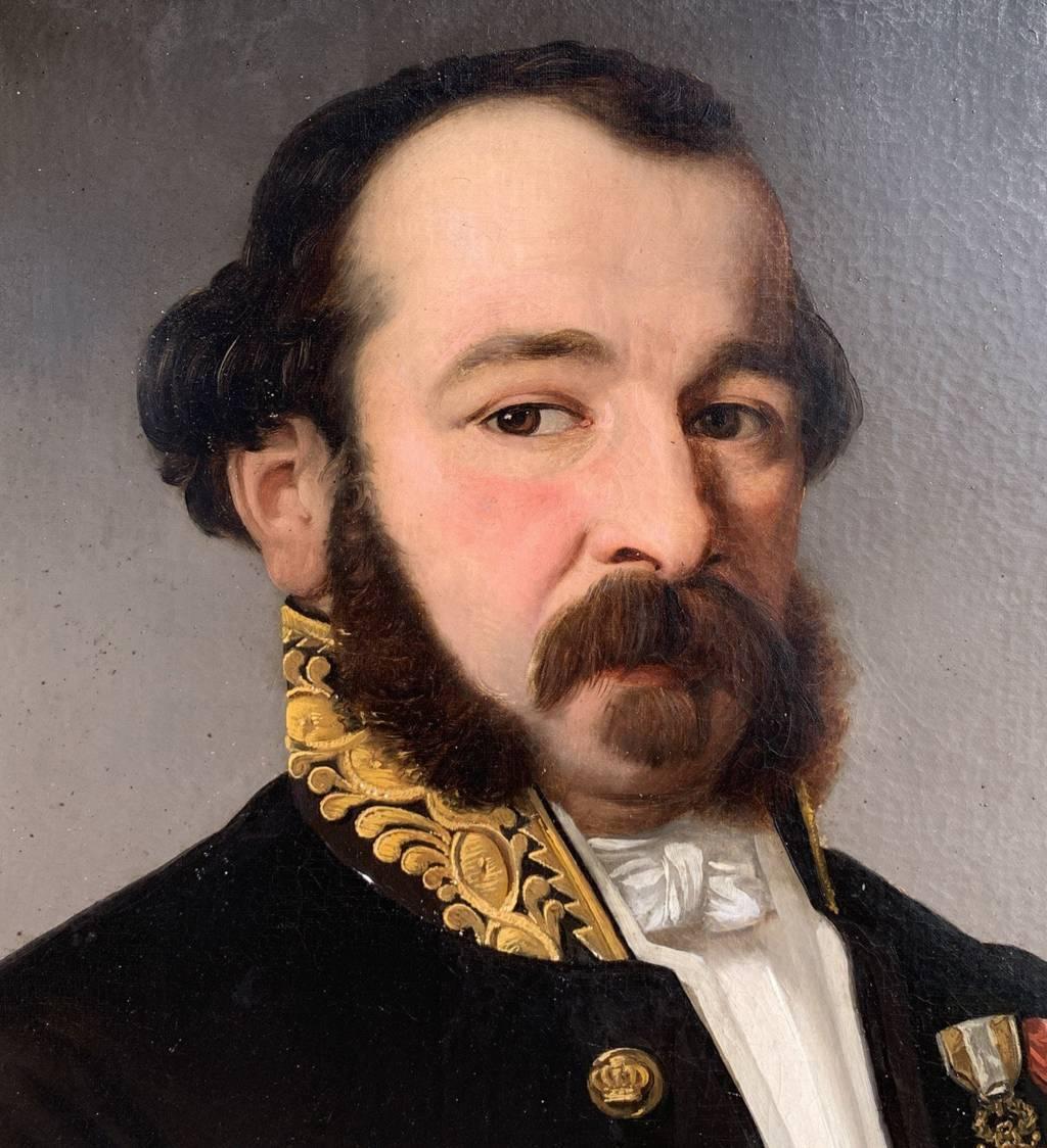 Europäischer Maler (1804-1867) - Porträt eines Offiziers des österreichischen Kaiserreichs.

73 x 60 cm ohne Rahmen, 90 x 77 cm mit Rahmen.

Antikes Ölgemälde auf Leinwand, in original geschnitztem und vergoldetem Holzrahmen.

Zustandsbericht: