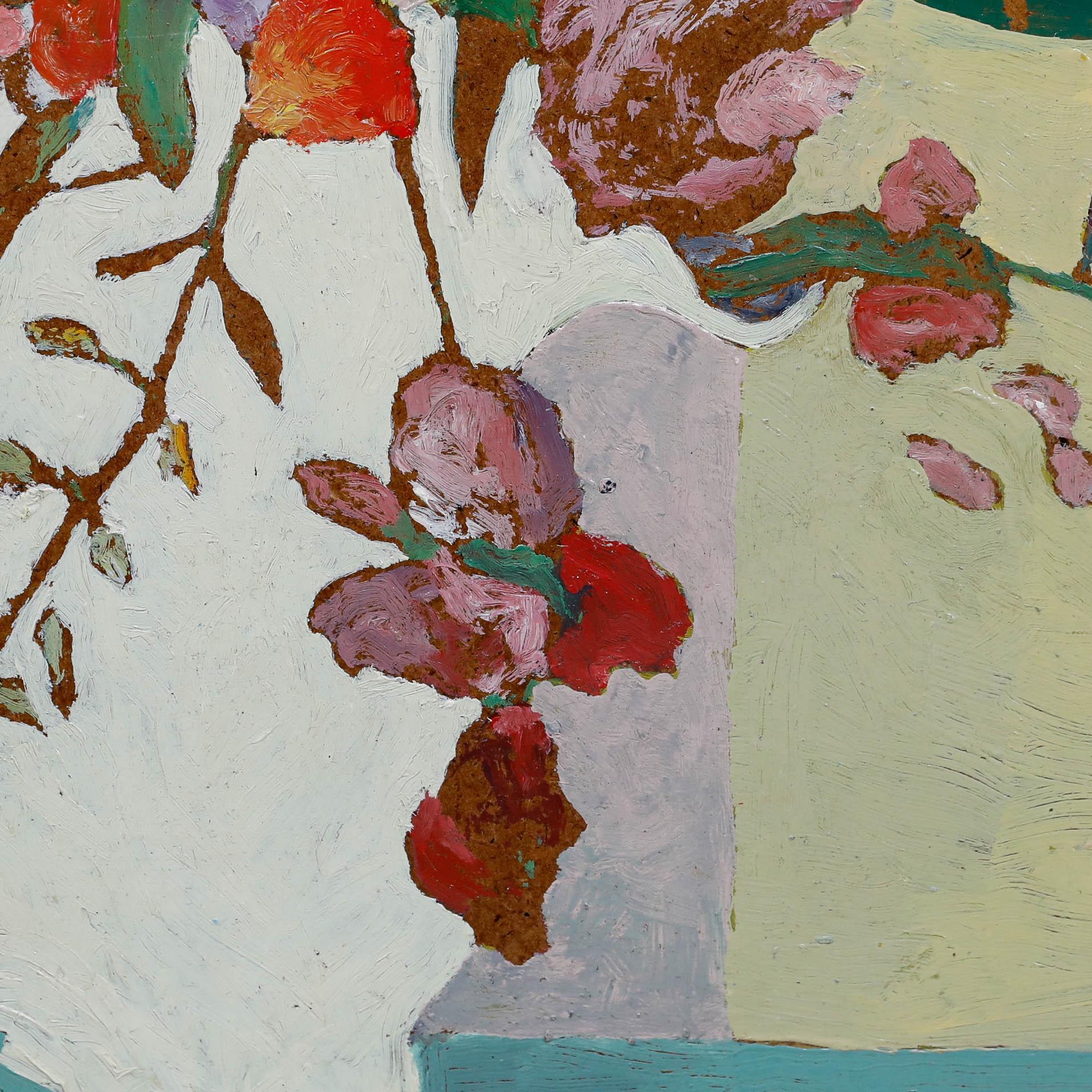 Ein wunderschönes Stillleben der Künstlerin Rita Montandon, das eine üppige Porzellanvase mit rosa und violetten Blüten zeigt. Der Künstler hat einen bewussten, zurückhaltenden Pinselstrich verwendet, der kühne, vereinfachte Formen schafft, während