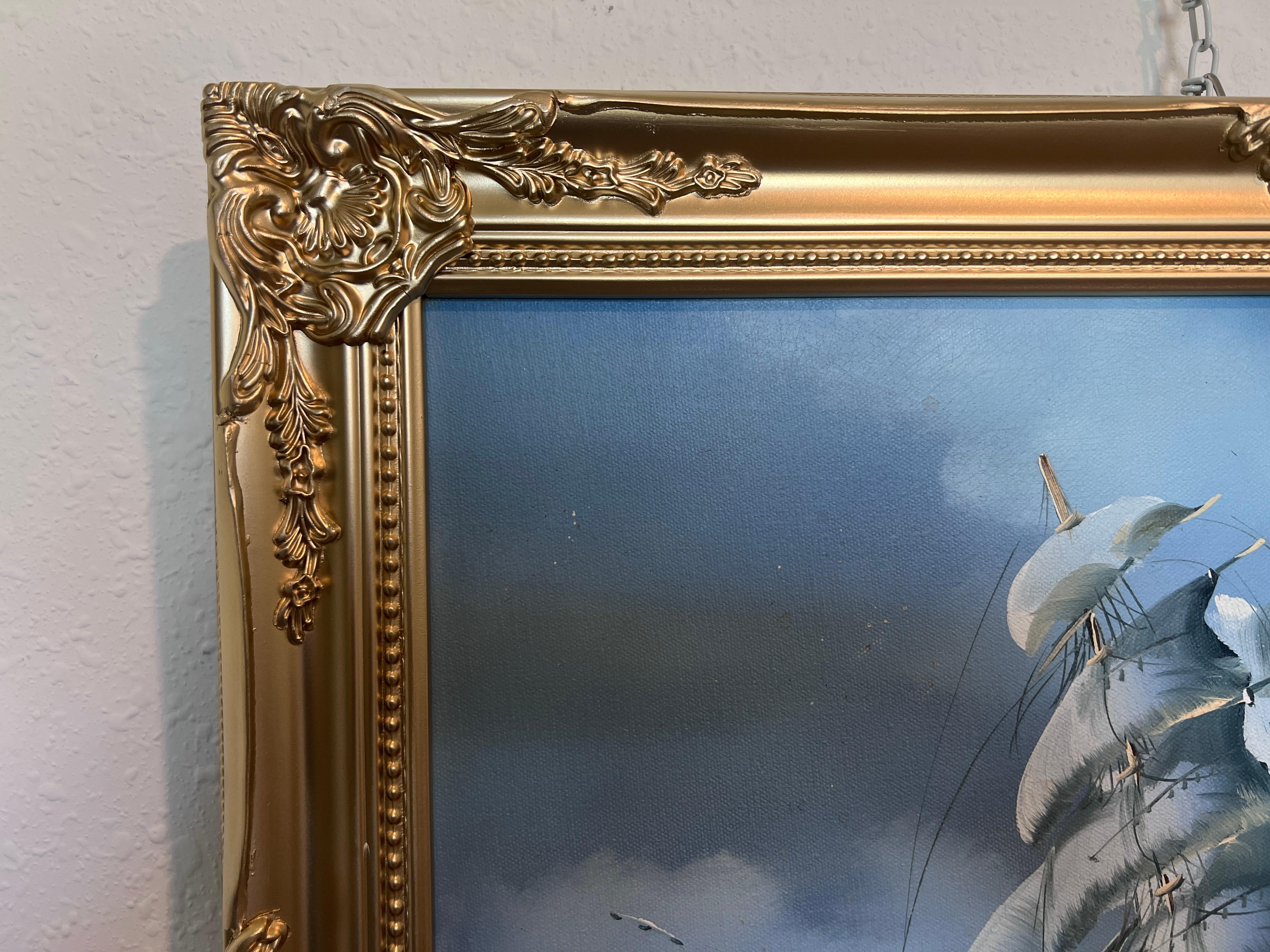 Dieses fesselnde Ölgemälde auf Leinwand, signiert Ronald, zeigt einen majestätischen Großsegler, der bei vollem Wind über einen tiefblauen Ozean segelt. Die kontrollierte Pinselführung des Künstlers und seine Liebe zum nautischen Detail vermitteln