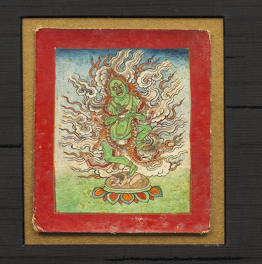 Set di tre Tsakali tibetani del XIX secolo con raffigurazioni di Dakini danzanti
Pigmento minerale su carta
Circa 4 1/2 x 4 pollici ciascuno (23 x 14 1/2 cornice) 

È importante notare che si tratta di esempi molto raffinati di tsakali tibetano, più