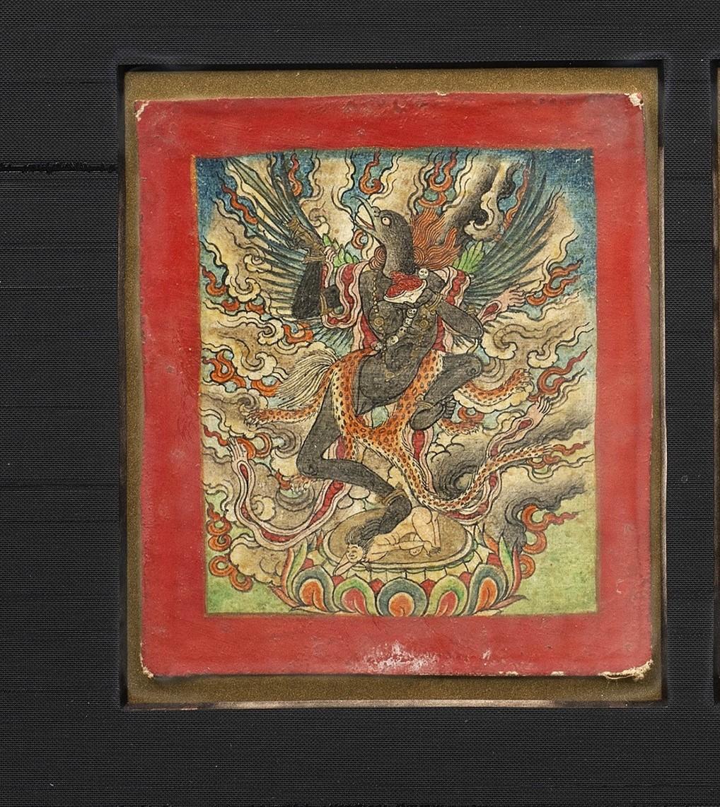 Set di tre Tsakali tibetani del XIX secolo con raffigurazioni di Dakini danzanti - Figurative Painting Marrone di Unknown
