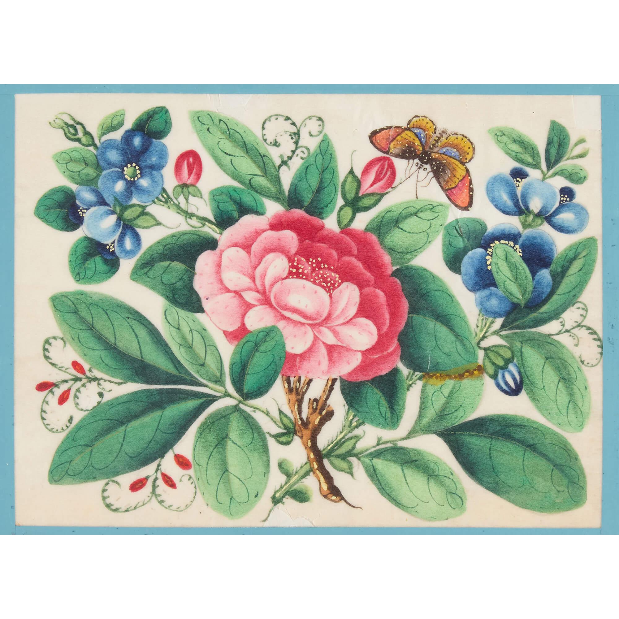 Set di dodici antichi dipinti cinesi con fiori e farfalle 
Cinese, XIX secolo
Altezza 33cm, larghezza 38cm, profondità 1,5cm

Questa deliziosa collezione di dipinti è realizzata su carta pith. Con una bassa capacità di assorbimento, questo medium