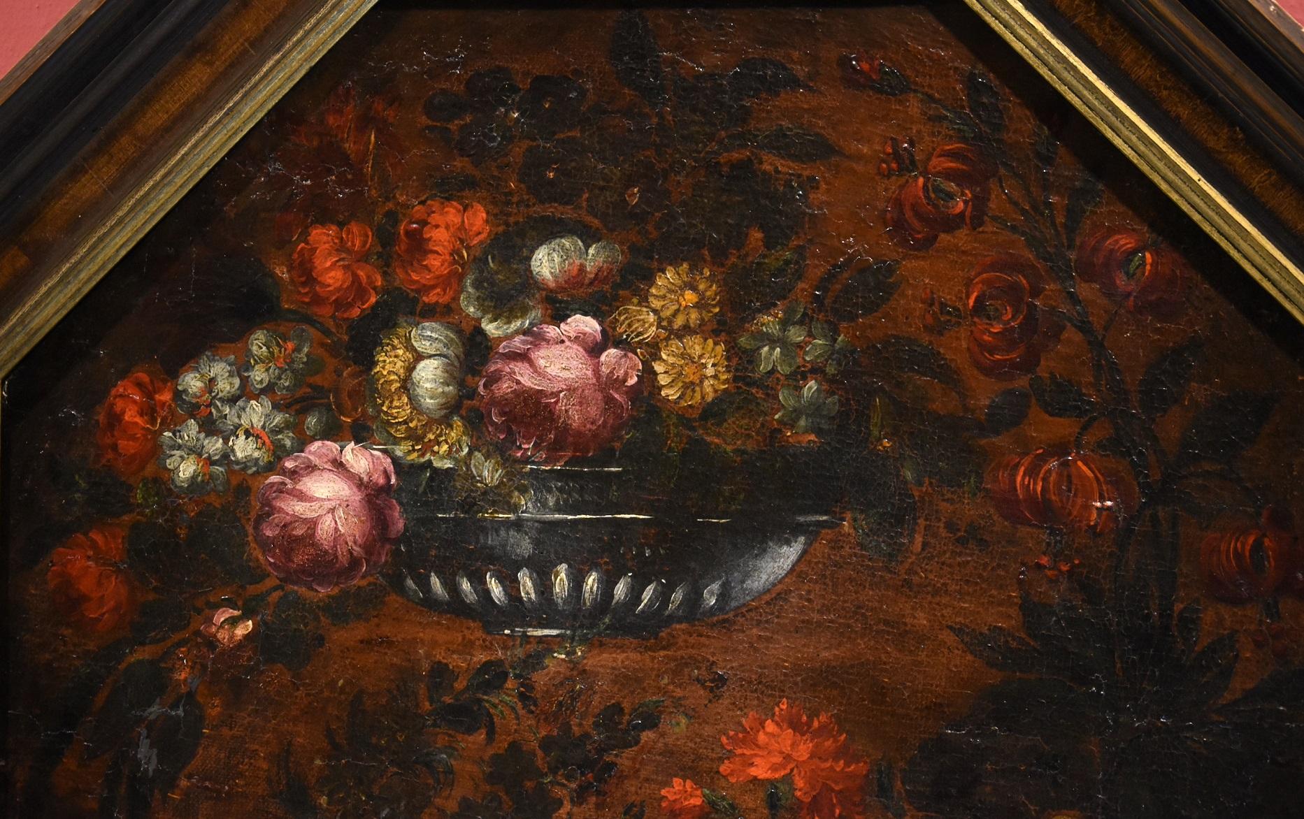 Francesca Volò Smiller, called Vincenzina (Milan, 1657 - 1700) - circle of
Floral composition

Oil on canvas (97 x 72 cm. - in octagonal frame 100 x 84 cm.)

A rich floral composition, arranged with a meditated casualness on two planes at different