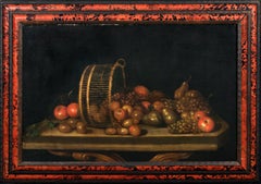 Nature morte de poires, pommes et raisins dans un panier retourné, 17e siècle 