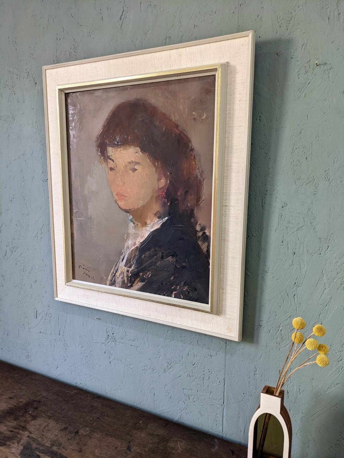 AUBURN HAIR
Size: 58.5 x 50 cm (including frame)
Oil on canvas

A very charming expressionist portrait in oil, painted in 1969.

This oil composition features a portrait of a female figure with auburn hair, against a similarly coloured background.