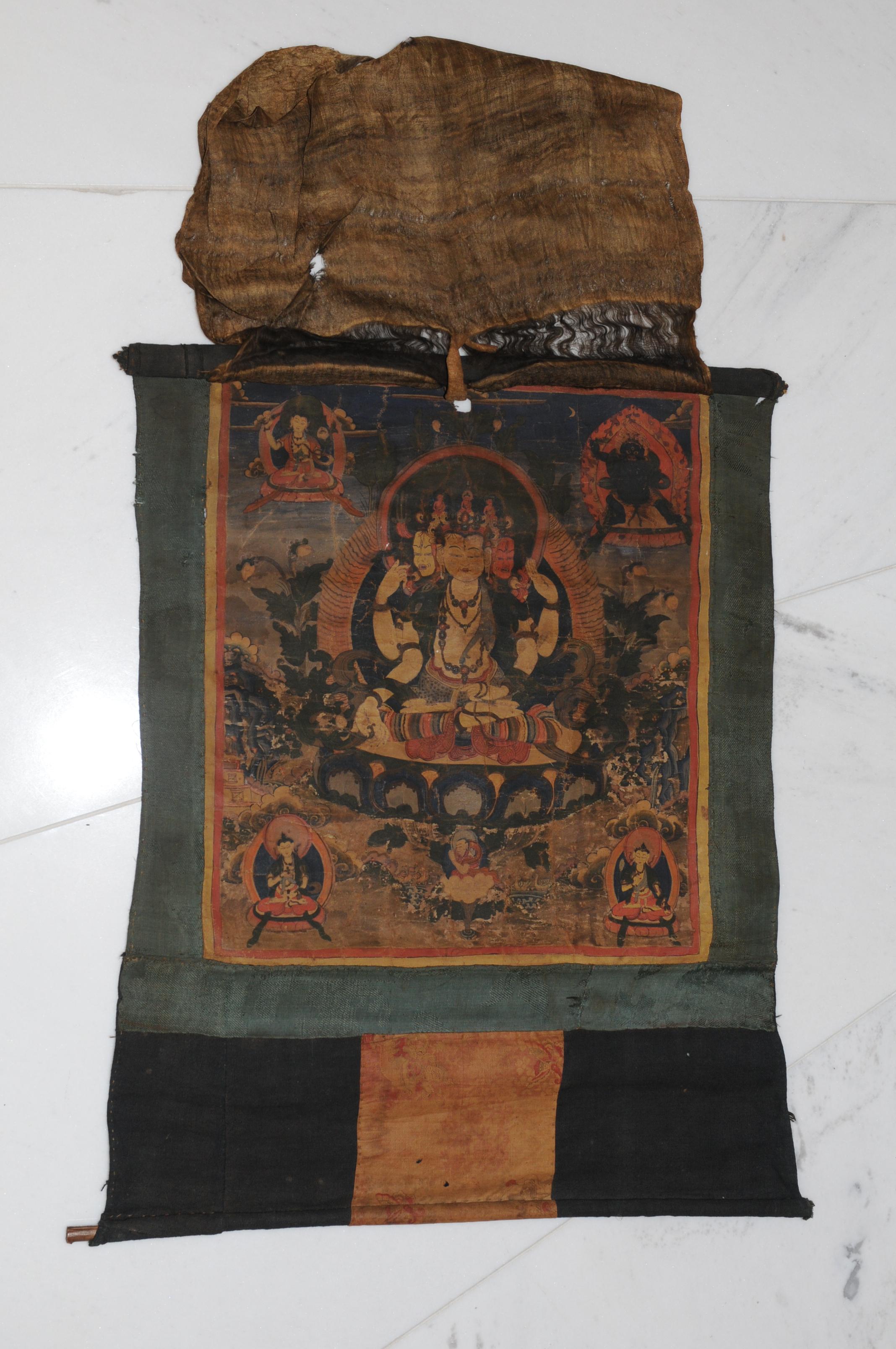 Wonderful antique Tibetan Thangka
End of 18th century
extremely fine work and beautiful old colors
Size net ca. 33 x 38 cm (max. ca. 50 x 60 cm)

has been checked by an expert of the auctionhouse 'Dorotheum' in Vienna
