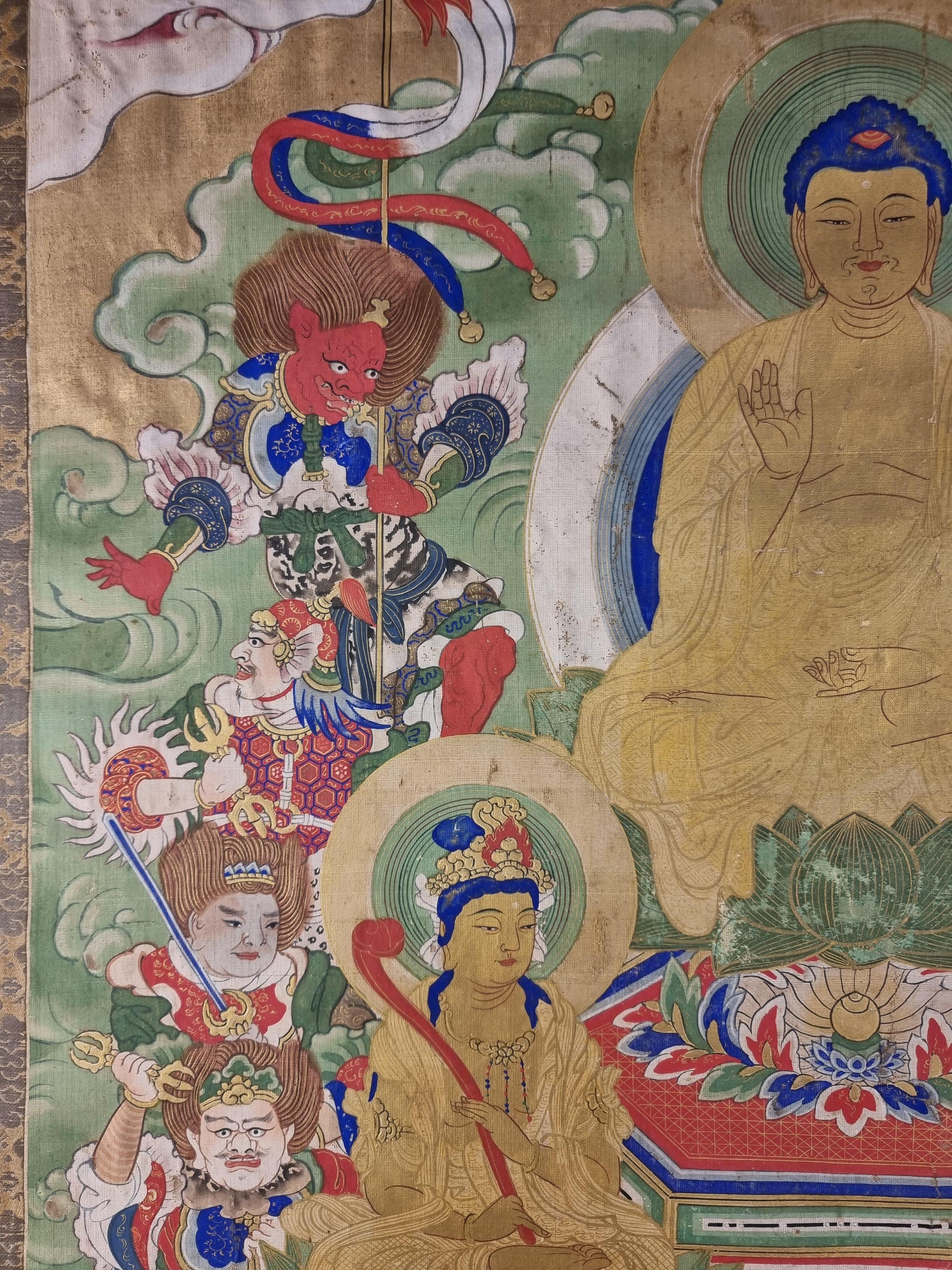 Thangka tibetano raffigurante un buddha d'oro in vendita 4