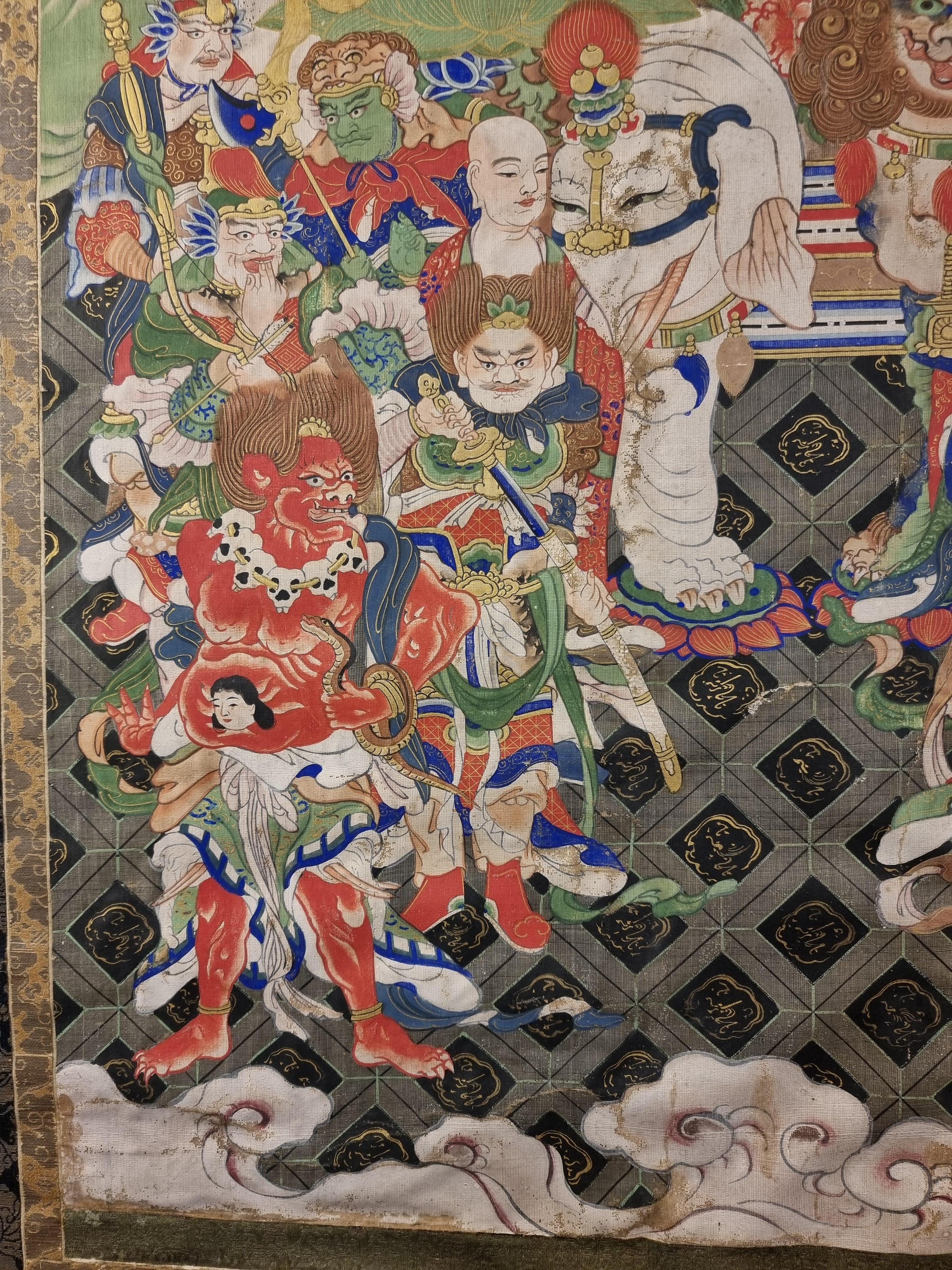 Thangka tibetano raffigurante un buddha d'oro in vendita 5