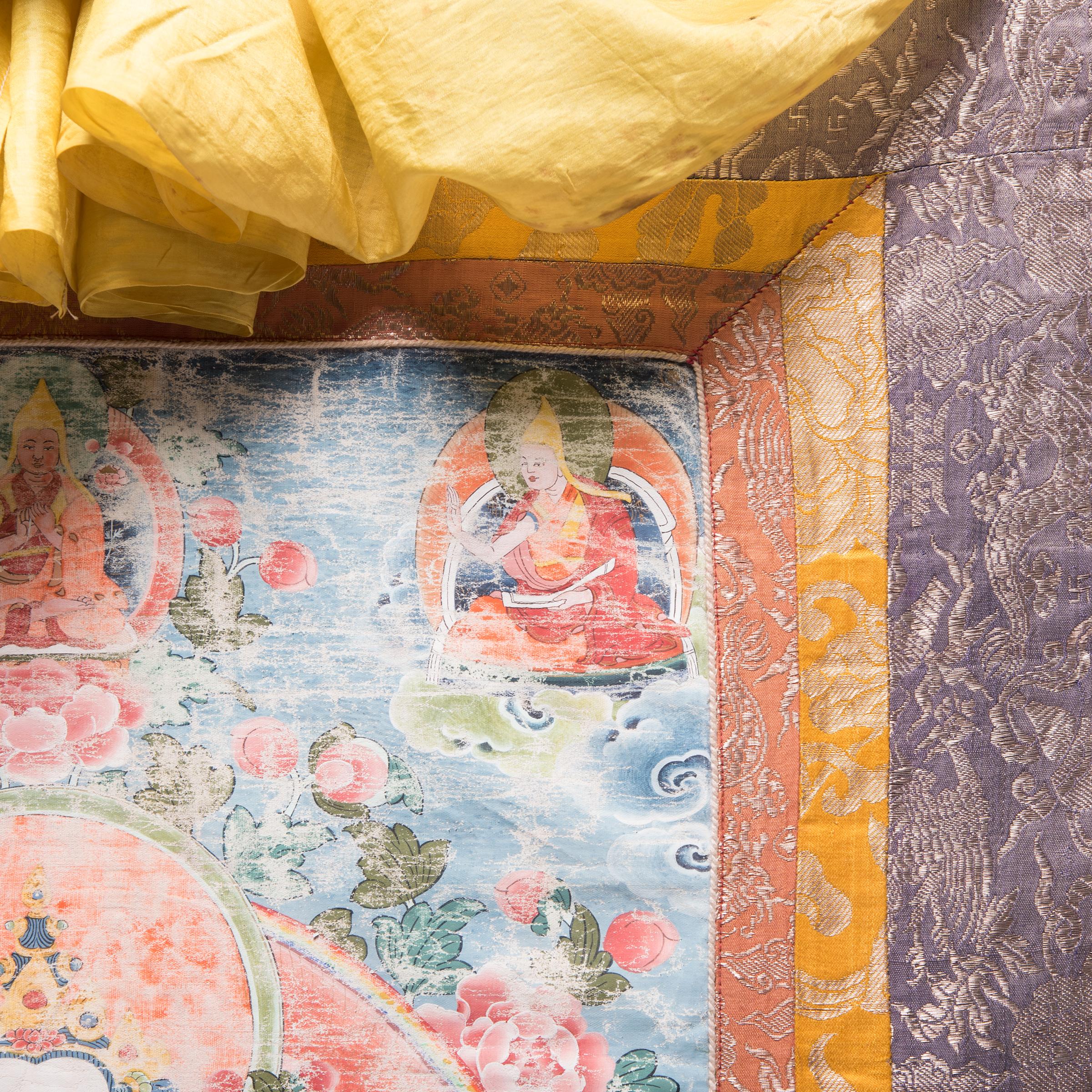 Thangka tibetano di Chenresi, guazzo su lino in vendita 2