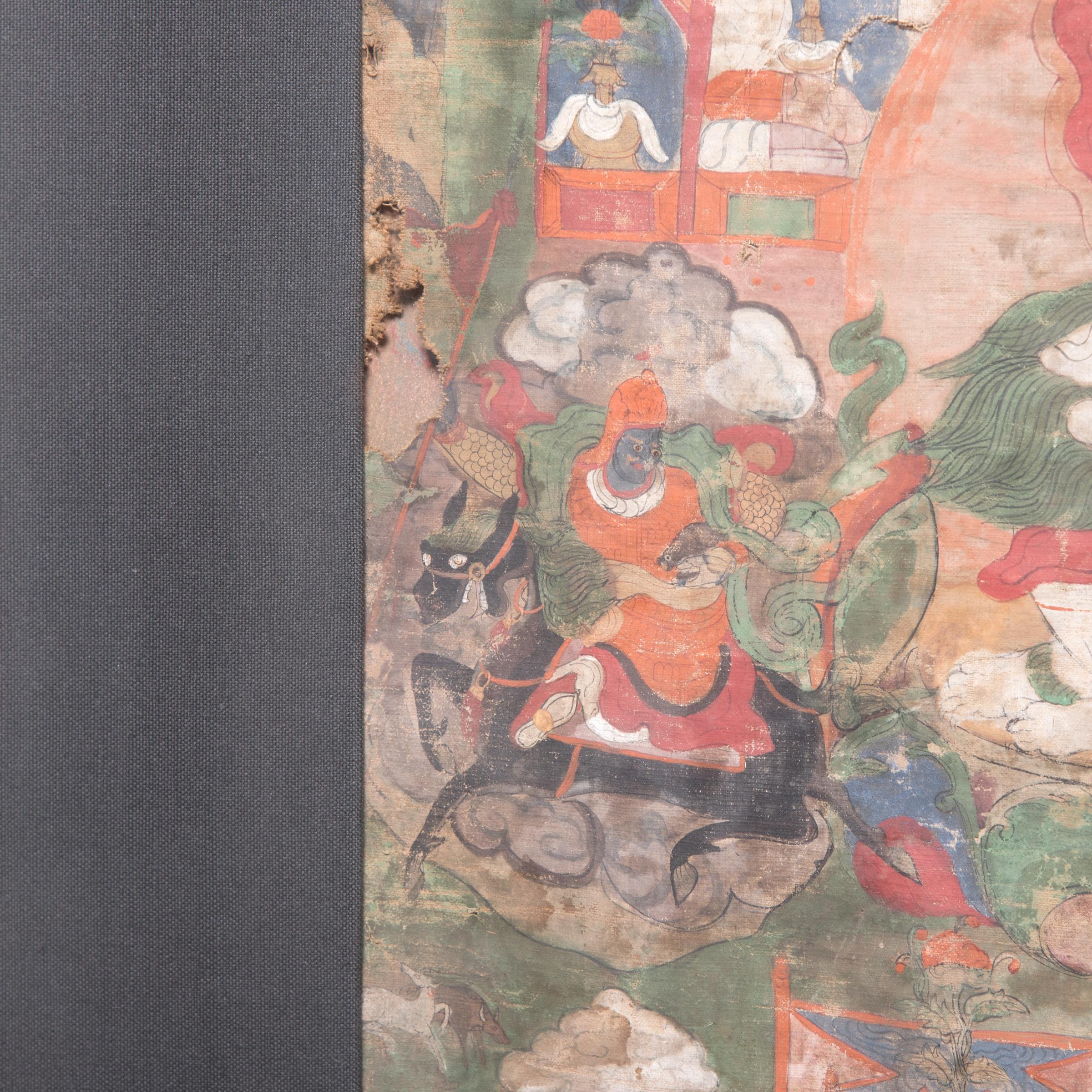 Les thangkas sont des peintures dévotionnelles exposées par les bouddhistes dans les monastères, les temples et même chez eux. Ce thangka tibétain du XIXe siècle est riche en figures historiques et en symboles disposés autour du Viashravana au