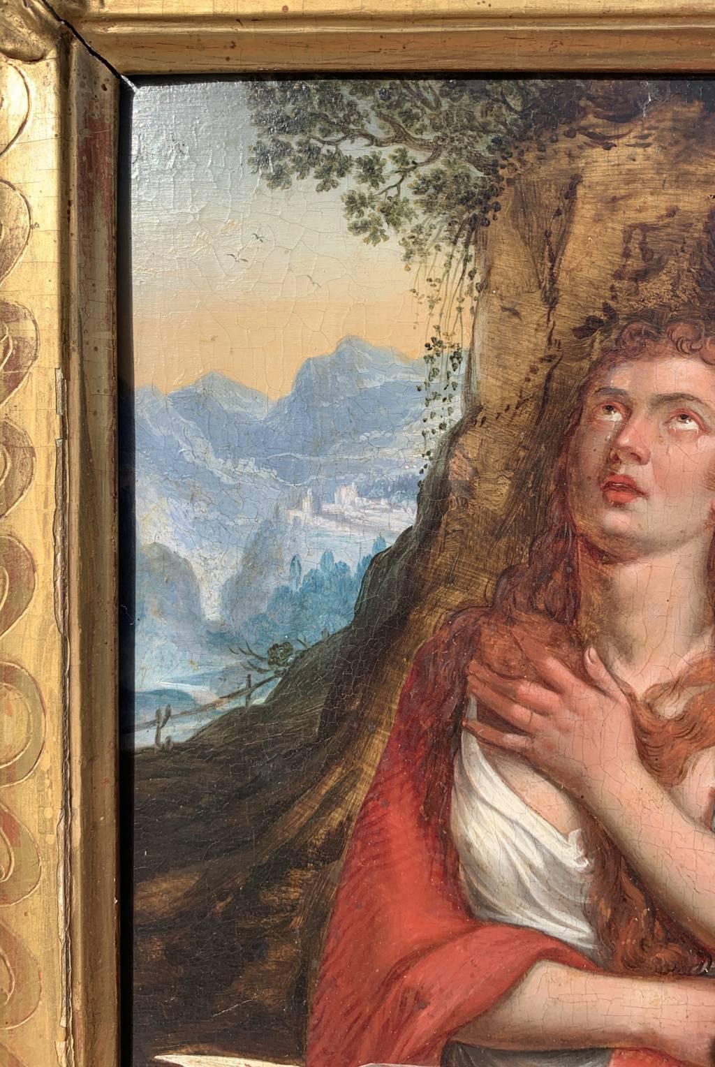 Anhängerin von Tiziano Vecellio (18. Jahrhundert) - Büßende Magdalena.

35,5 x 25 cm ohne Rahmen, 48,5 x 38,5 cm mit Rahmen.

Antikes Ölgemälde auf Holz, in einem geschnitzten und vergoldeten Holzrahmen.

- Das Werk greift das Gemälde von Tiziano