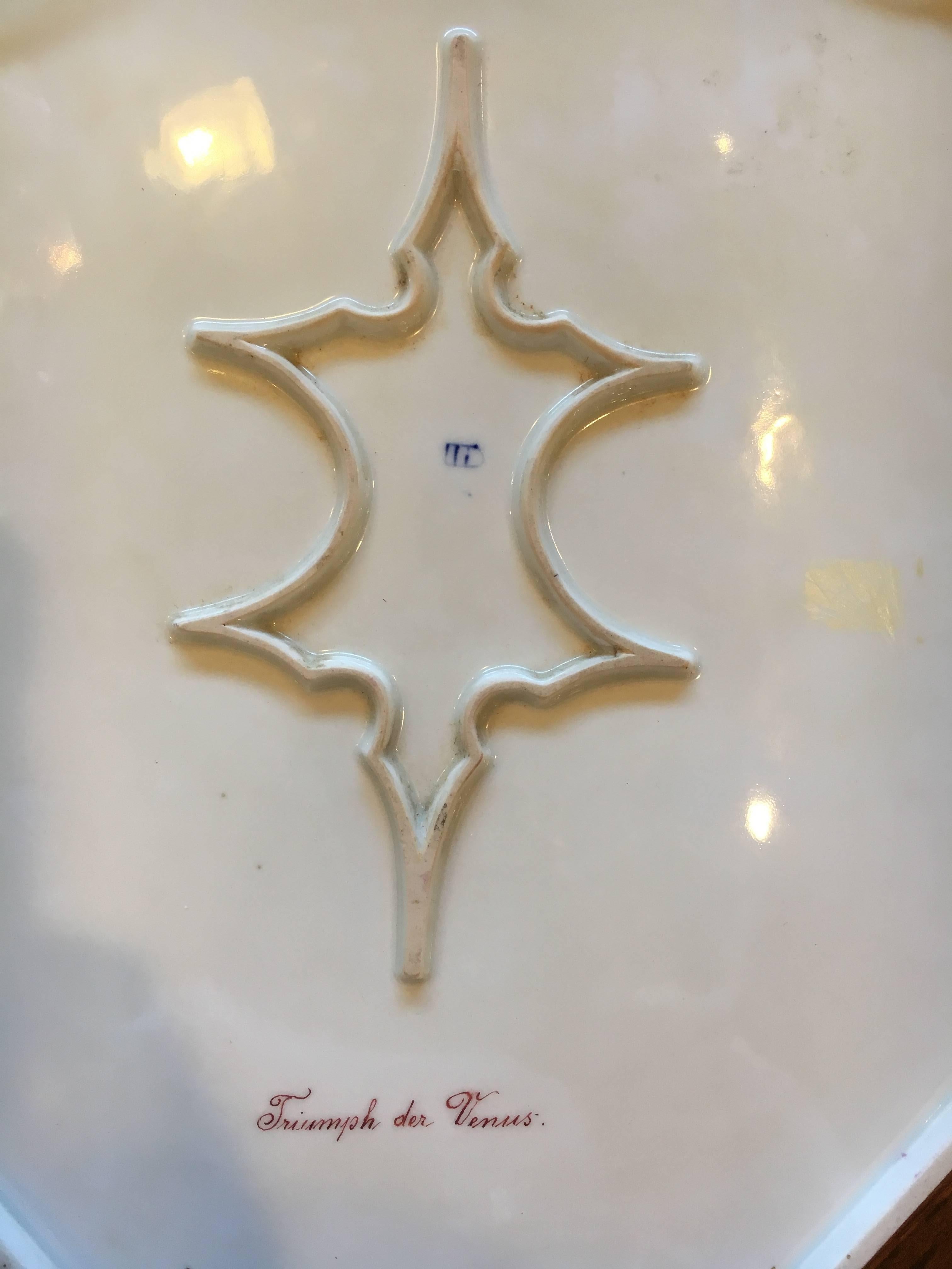 Trimph Der Venus Royal Vienna Teller Gerahmt Signiert und W Bienenstock Markierung im Angebot 3