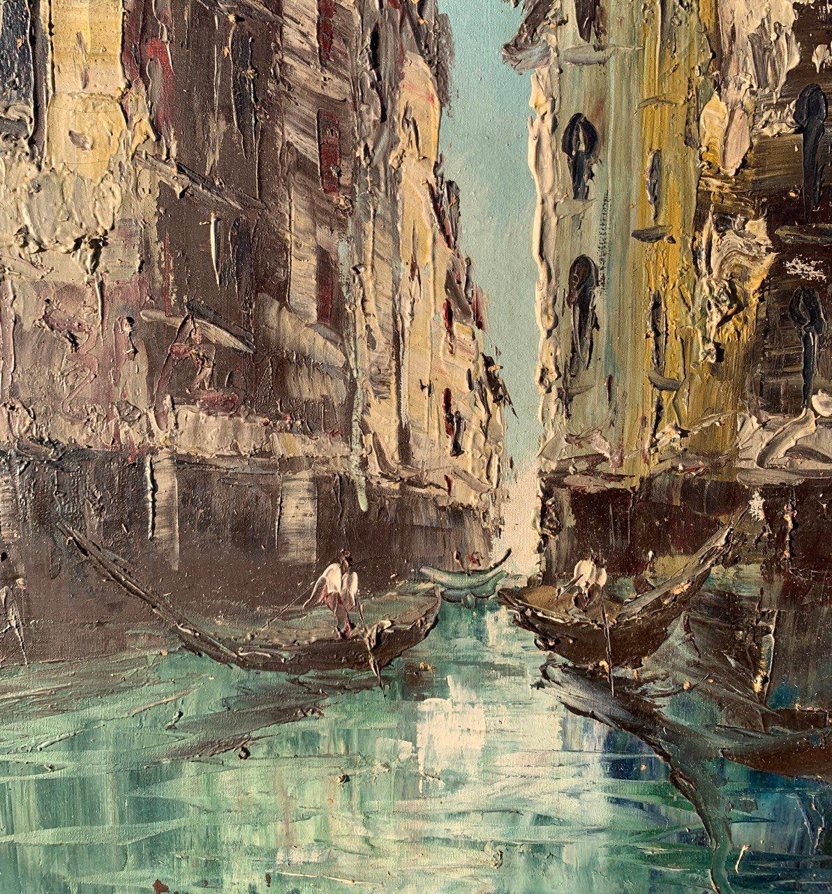 Pintor veneciano (principios del siglo XX) - Vista de Venecia con canal y góndolas.

70 x 50 cm sin marco, 81 x 61 cm con marco.

Óleo sobre lienzo, en bastidor de madera dorada (pequeñas señales y desgaste).

- Obra firmada abajo a la