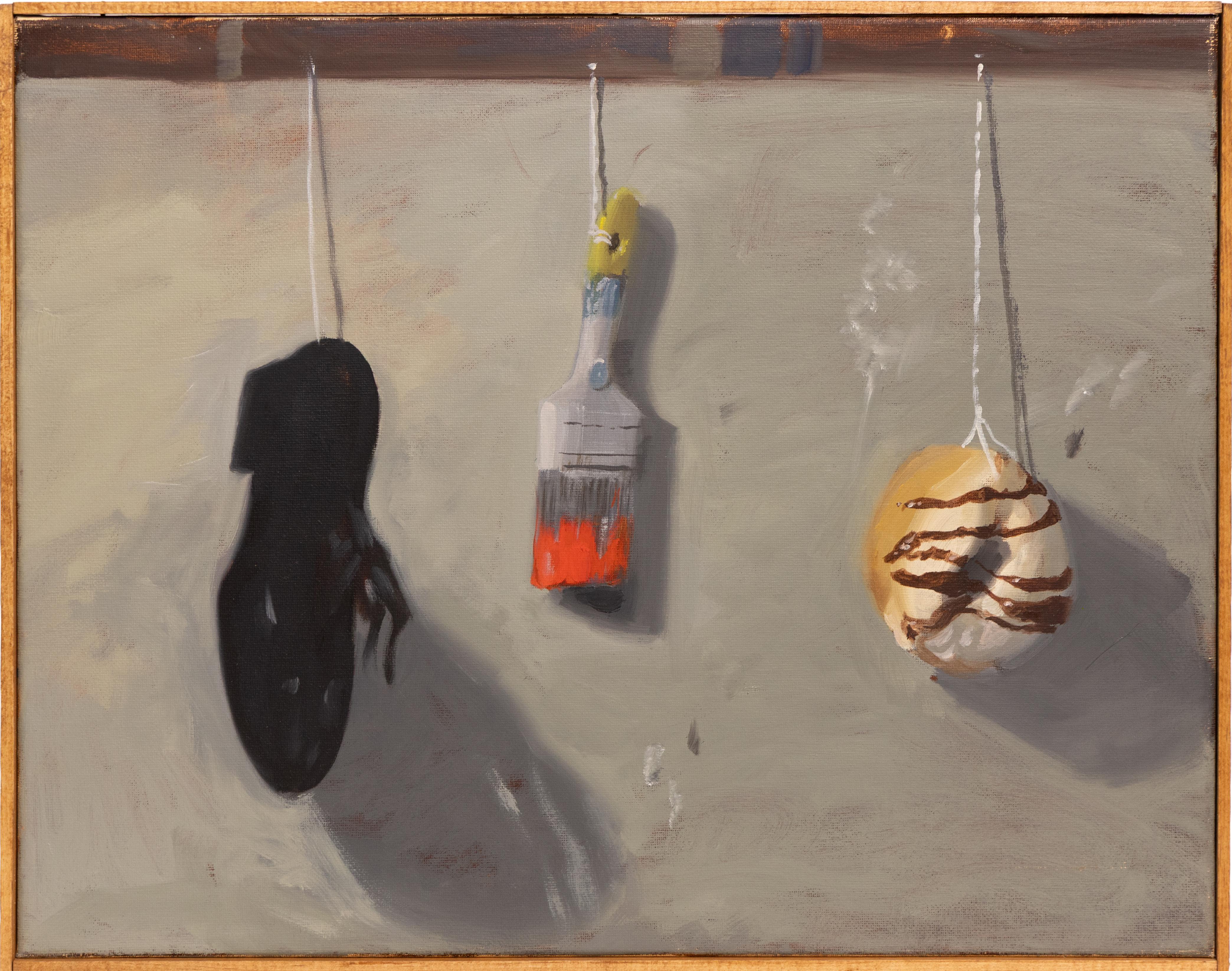 Unknown Still-Life Painting – Vintage American Modernist "Schuh, Pinsel, Donut" Gerahmte Stillleben Ölgemälde