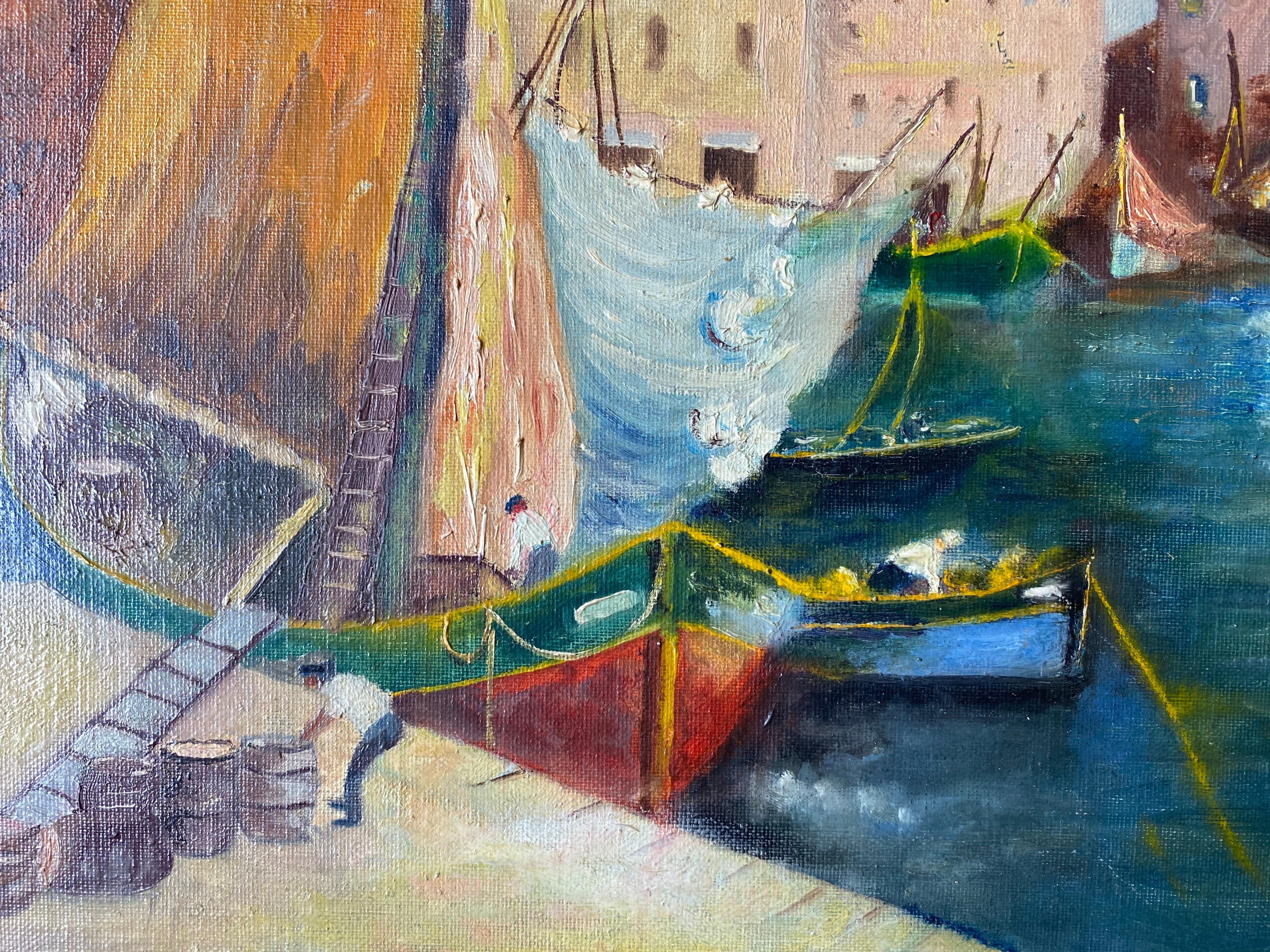 Französisches Ölgemälde „Die Boote in der ruhigen Hafenstadt des Mittelmeers“ (Grau), Landscape Painting, von Unknown