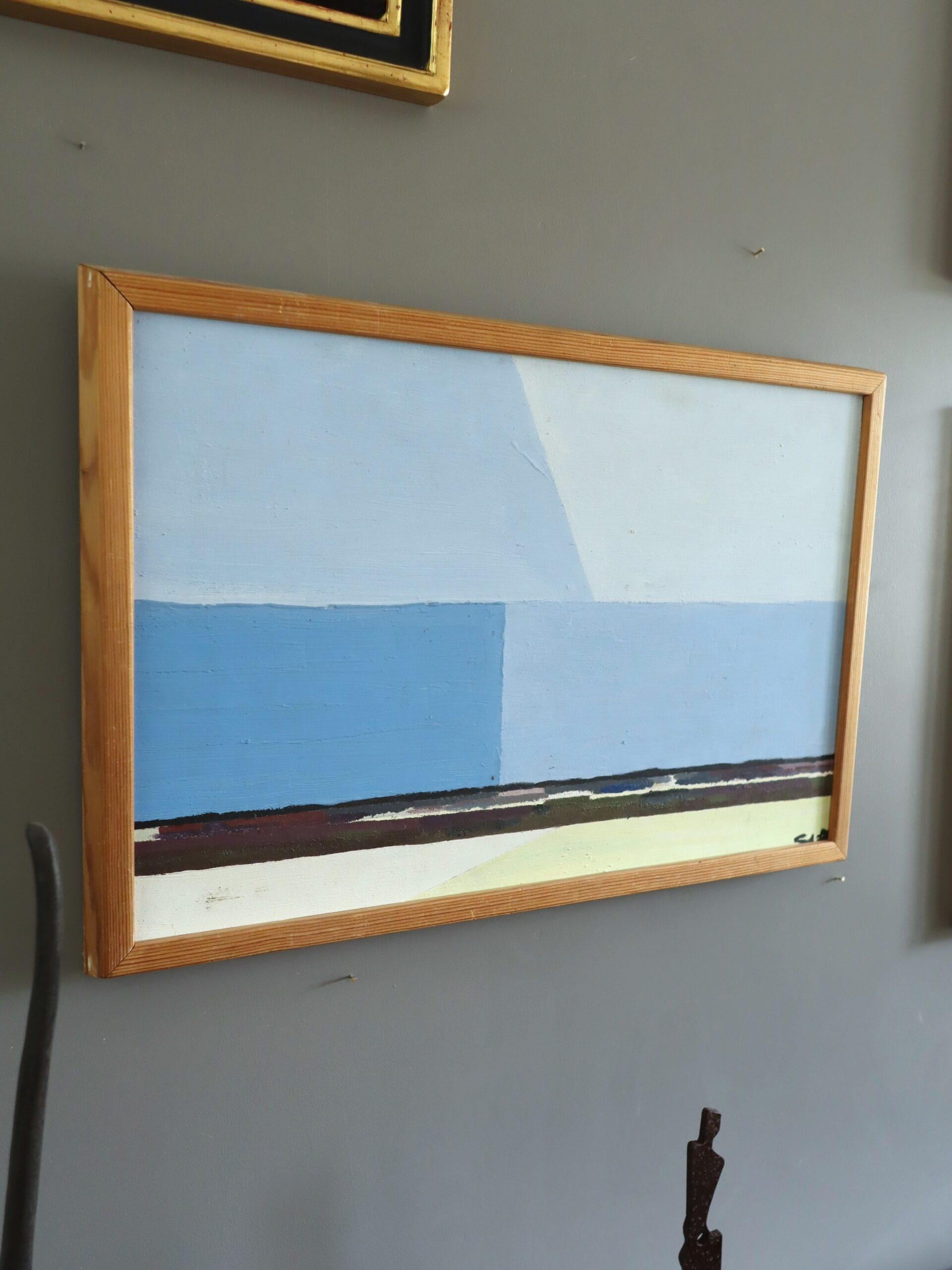 BLAUER HORIZON
Größe: 36 x 53 cm (einschließlich Rahmen)
Öl auf Karton

Ein Gemälde aus der Mitte des Jahrhunderts, das eine ruhige und minimalistische Abstraktion einer Küstenlandschaft darstellt, ausgeführt in Öl auf Karton.

Die Komposition ist