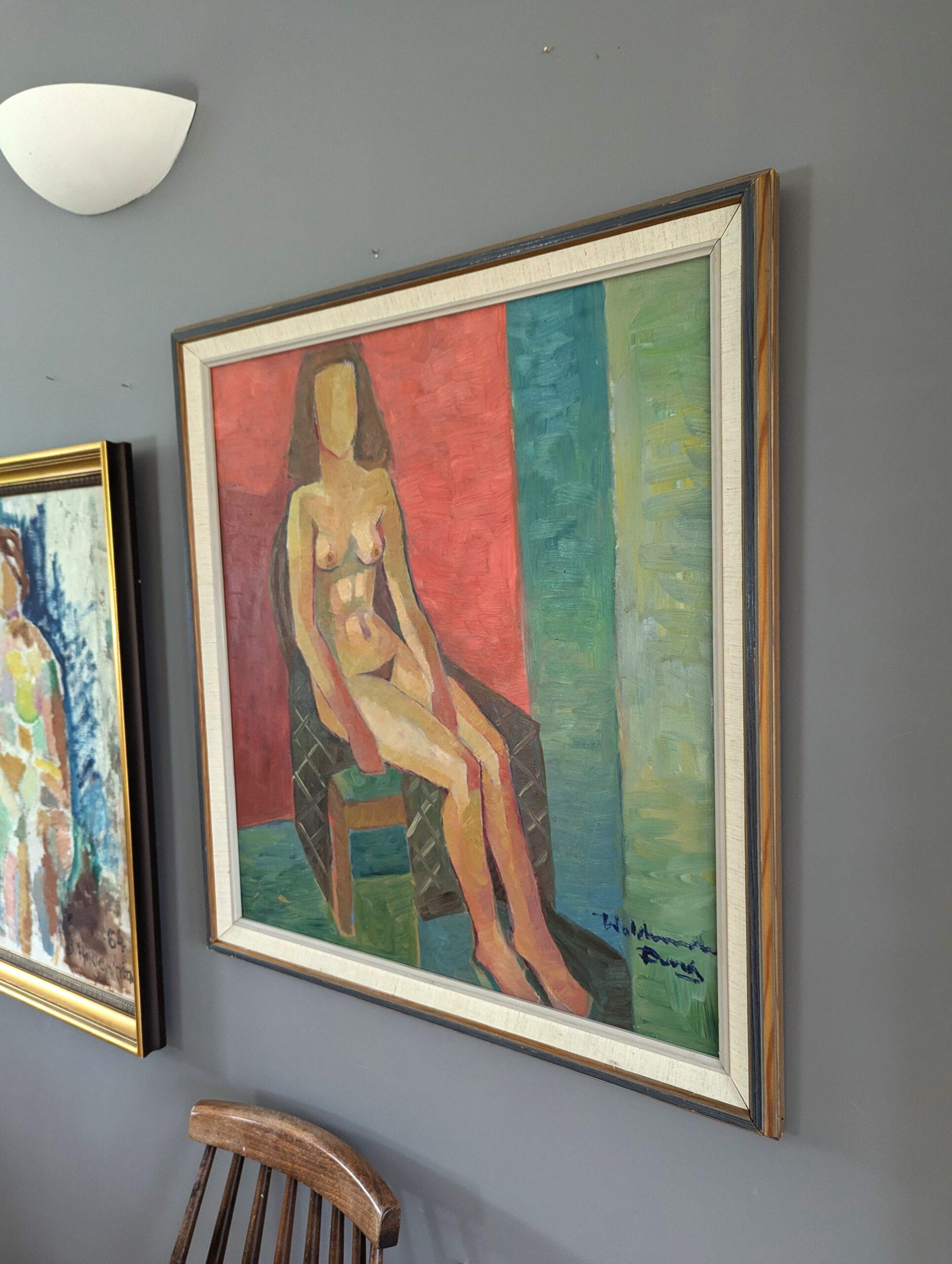SITZENDE NACKTE FIGUR
Öl auf Leinwand
Größe: 73,5 x 68,5 cm (einschließlich Rahmen)

Ein großes und auffälliges figuratives Aktgemälde im Stil der Moderne der Jahrhundertmitte, ausgeführt in Öl auf Karton.

Ein weiblicher Akt, der auf einem Stuhl
