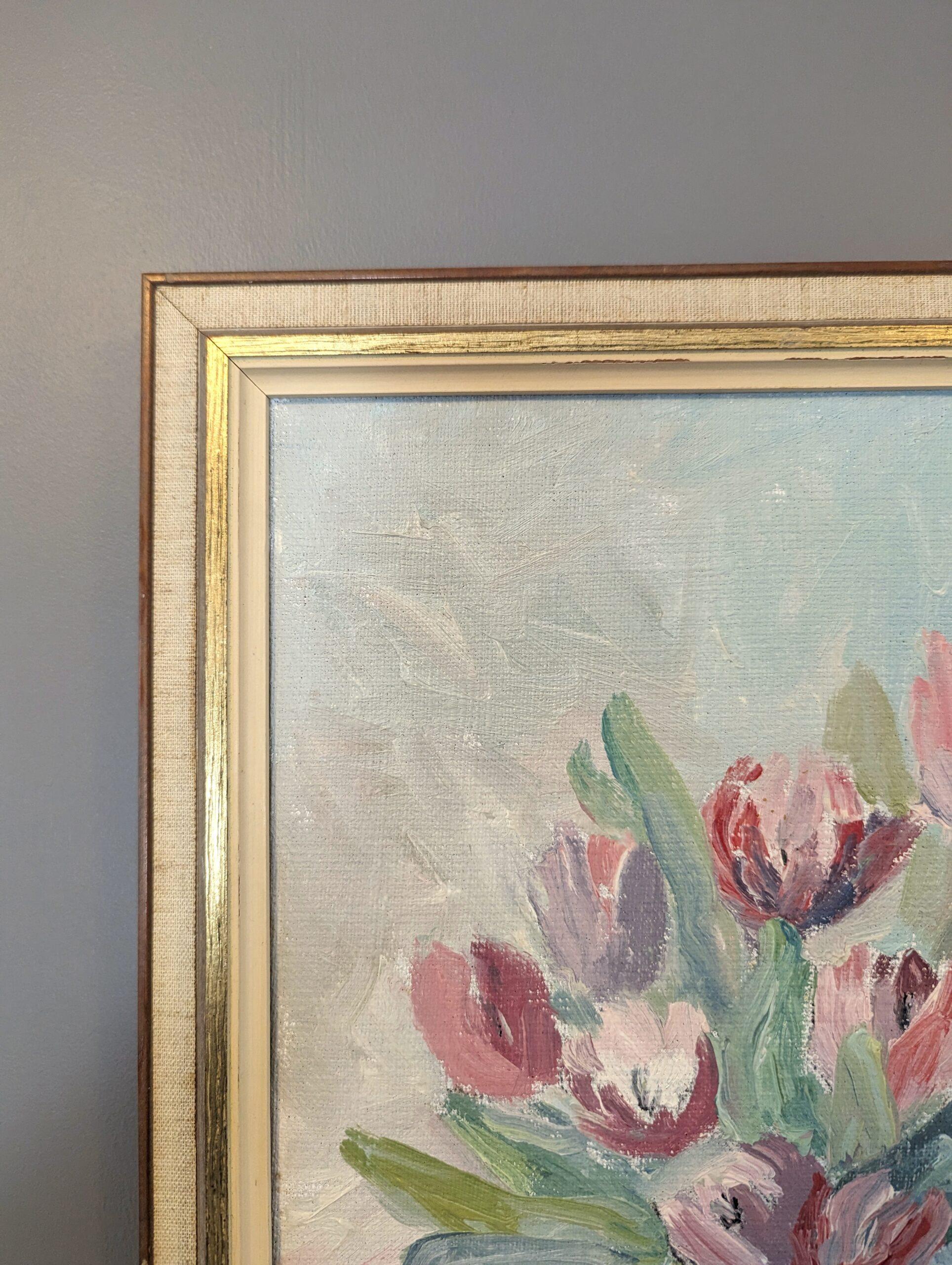 Nature morte florale à l'huile - Tulipes en pastel - Vintage Mid-Century Modern en vente 1
