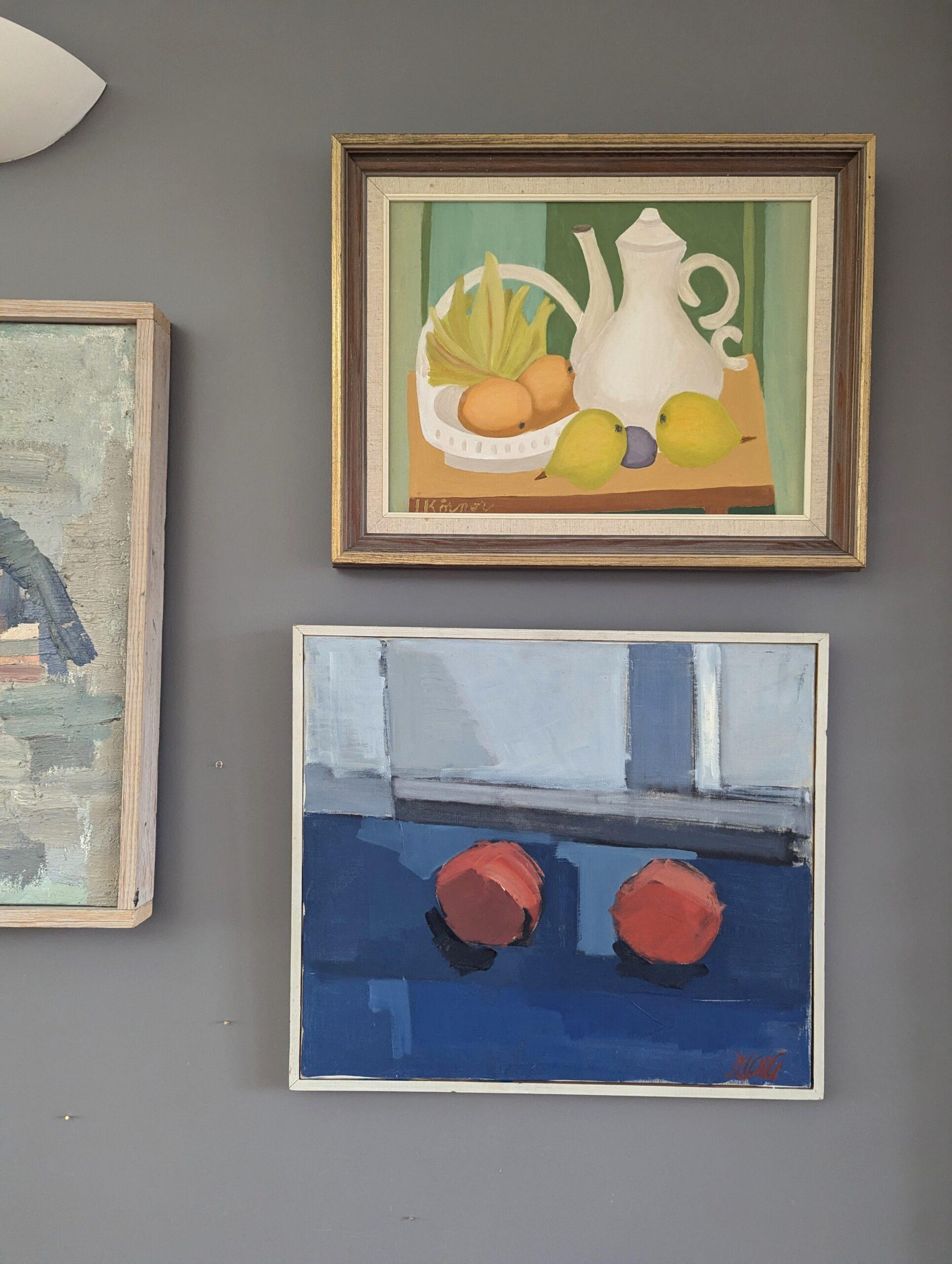 Vintage Mid Century Modern Original Stillleben Ölgemälde - Teekanne und Früchte (Braun), Still-Life Painting, von Unknown