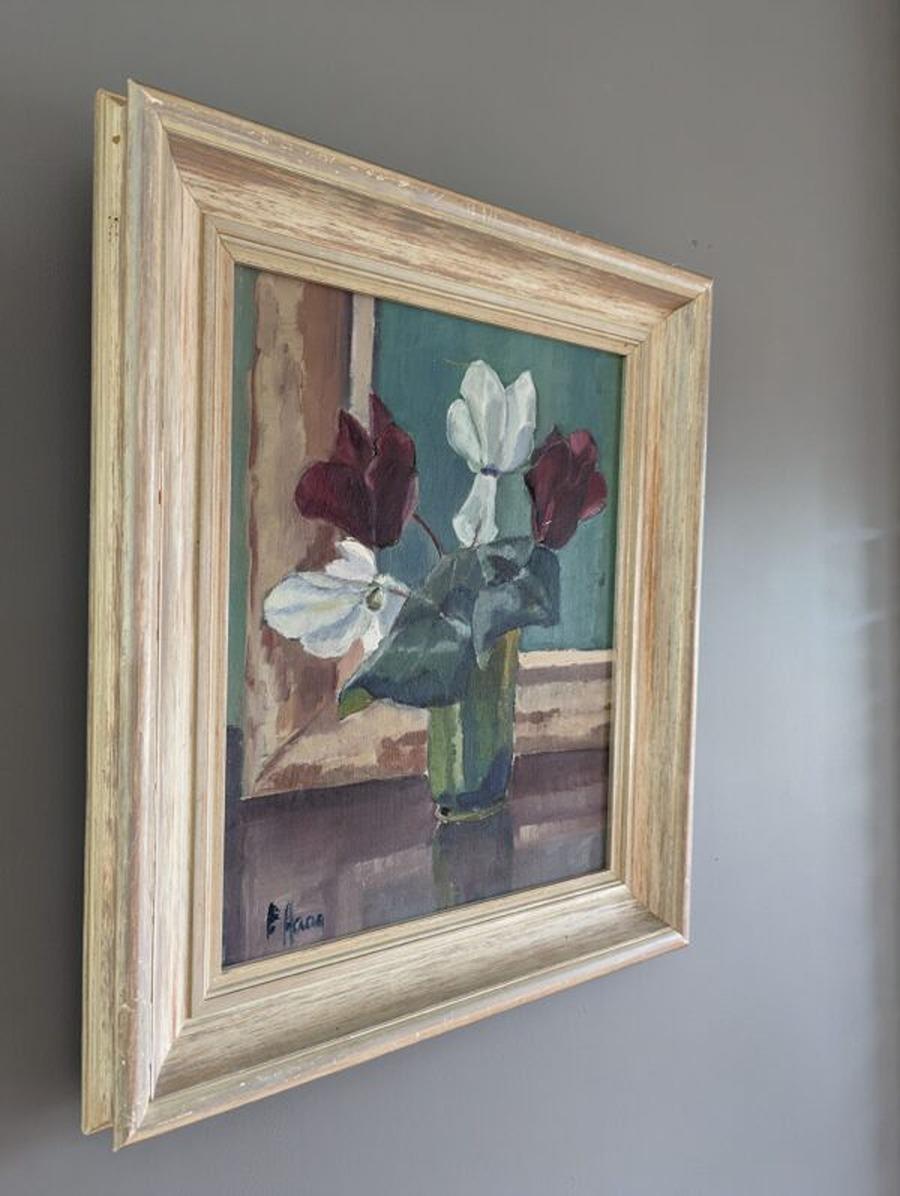 VASE OF CYCLAMENS
Size: 48 x 40 cm (including frame)
Oil on Canvas

A delicate and elegant mid-century modernist style floral still life composition, executed in oil onto board.

A vase of burgundy-coloured and white cyclamens takes center stage in