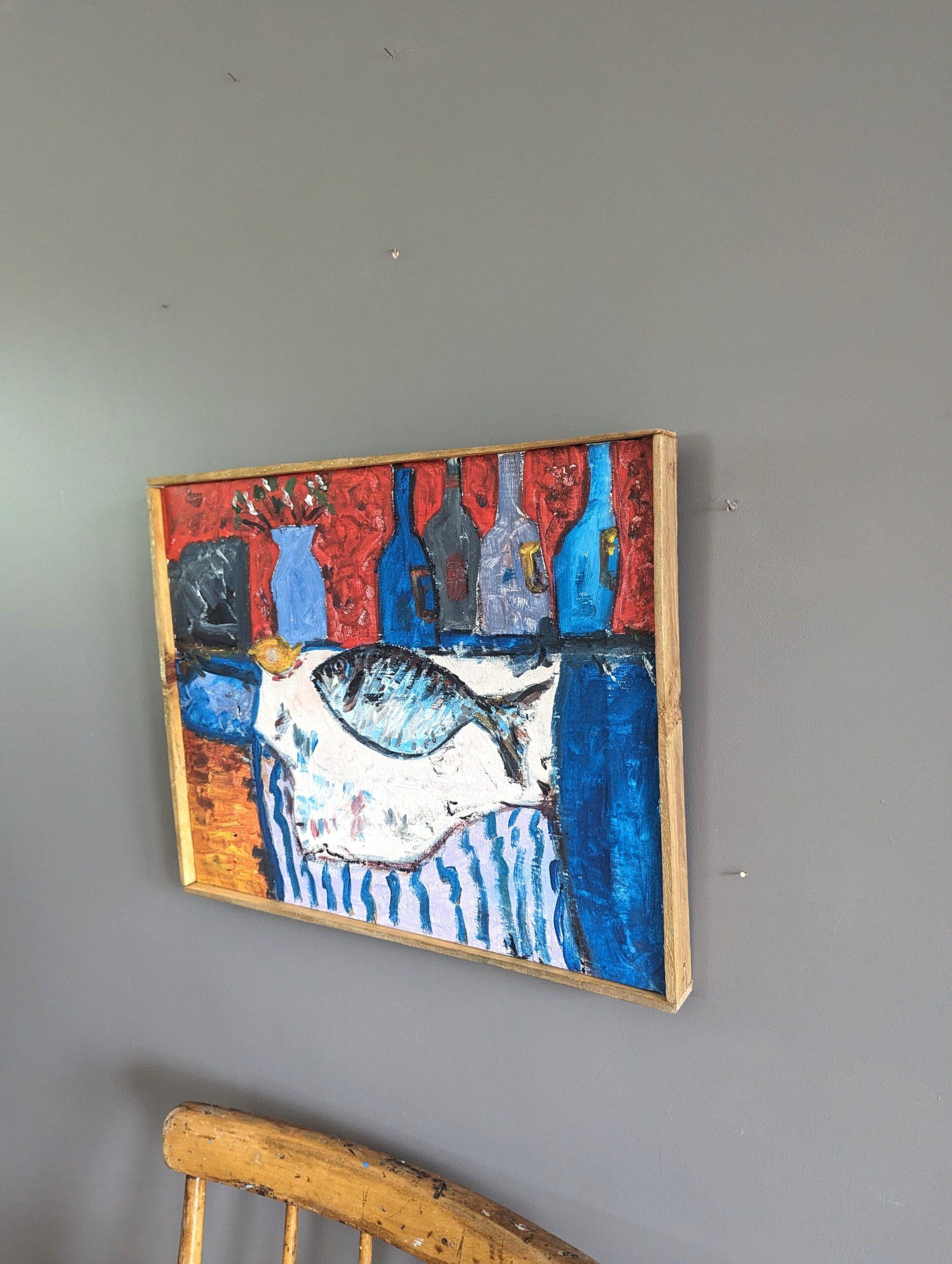 Pittura ad olio di una natura morta moderna di metà secolo - Pesce e bottiglie 1