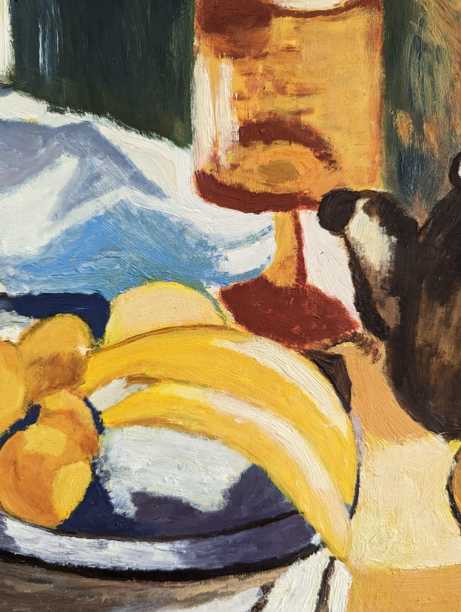 BANANAS
Taille : 30,5 x 42 cm (cadre compris)
Huile sur panneau

Une vibrante composition de nature morte moderniste du milieu du siècle, peinte à l'huile sur carton.

Sur une table sont posés une myriade d'objets du quotidien, tels qu'un bol de