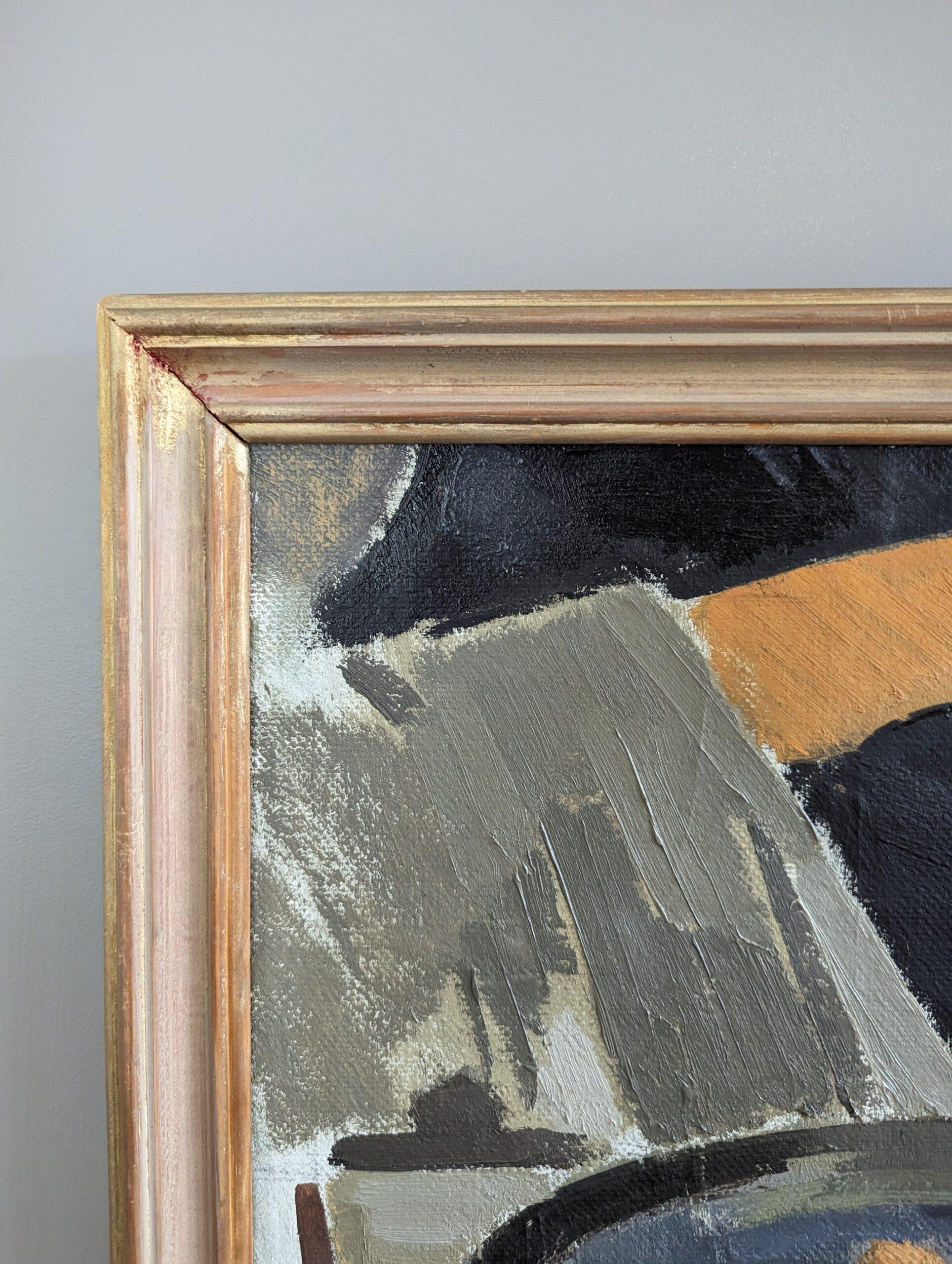 ATTENDRE
Taille : 43 x 53 cm (cadre compris)
Huile sur toile 

Une nature morte d'intérieur de style moderniste du milieu du siècle qui capture un moment d'élégance tranquille, exécutée à l'huile sur toile.

Au centre d'une table se trouve une