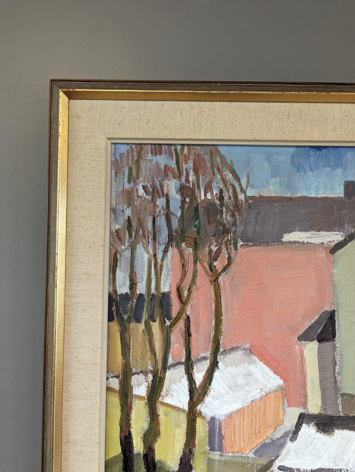 A. WINTER ESTATE 
Dimensioni: 67 x 50,5 cm (cornice inclusa)
Olio su tavola

Una composizione di paesaggio urbano modernista molto pittoresca, dipinta a olio su tavola.

Una meravigliosa selezione di colori pastello costituisce la maggior parte