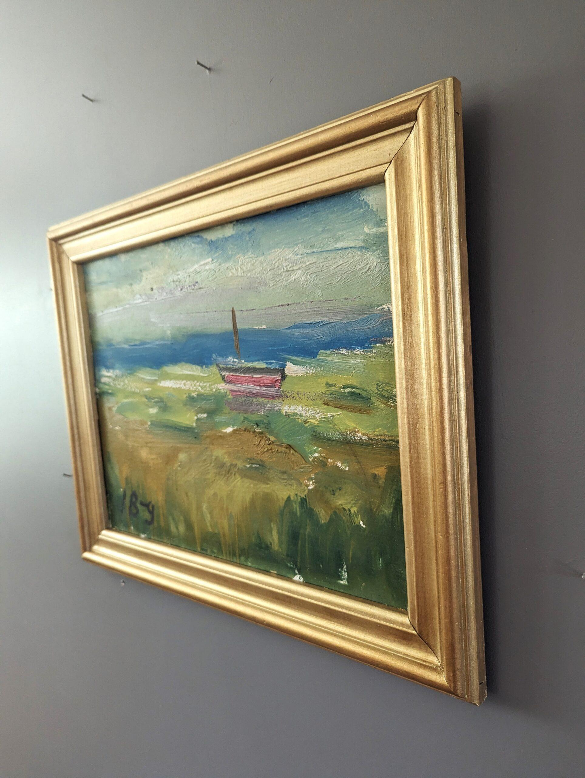 KÜSTENNAHE PRACHT 
Größe:  35 x 43 cm  13,8 x 16,9 Zoll (einschließlich Rahmen)
Öl auf Karton 

Eine faszinierende abstrakte Küstenlandschaft aus der Mitte des Jahrhunderts, in der Erde, Meer und Himmel in einer harmonischen Pracht zusammenfließen,