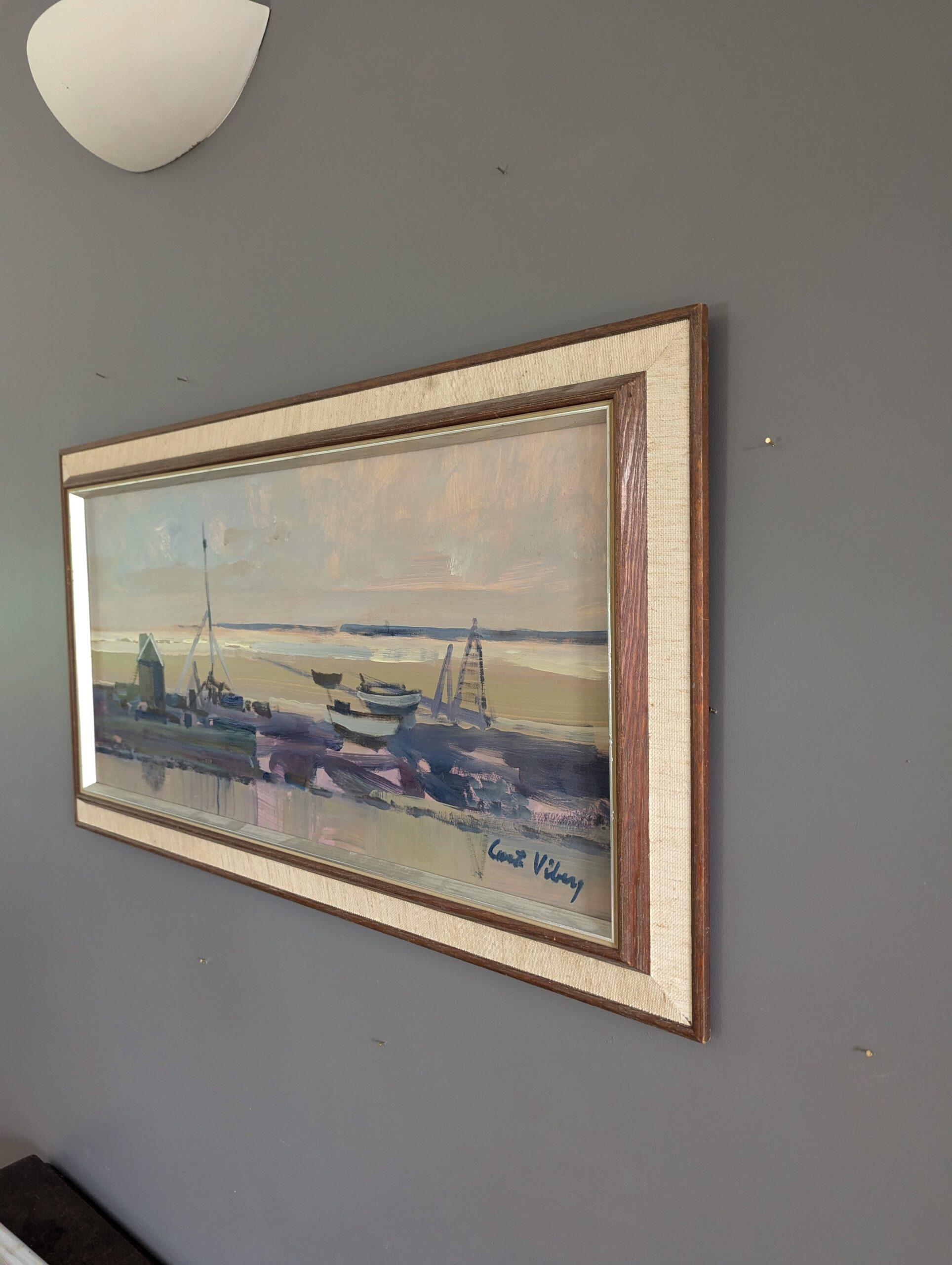 CUENTOS DEL MAR
Tamaño: 44 x 81 cm (incluido el marco)
Óleo sobre tabla

Un relajante y tranquilo paisaje marino semiabstracto de mediados de siglo, realizado en óleo sobre tabla.

Esta composición capta la serena belleza de un paisaje costero en