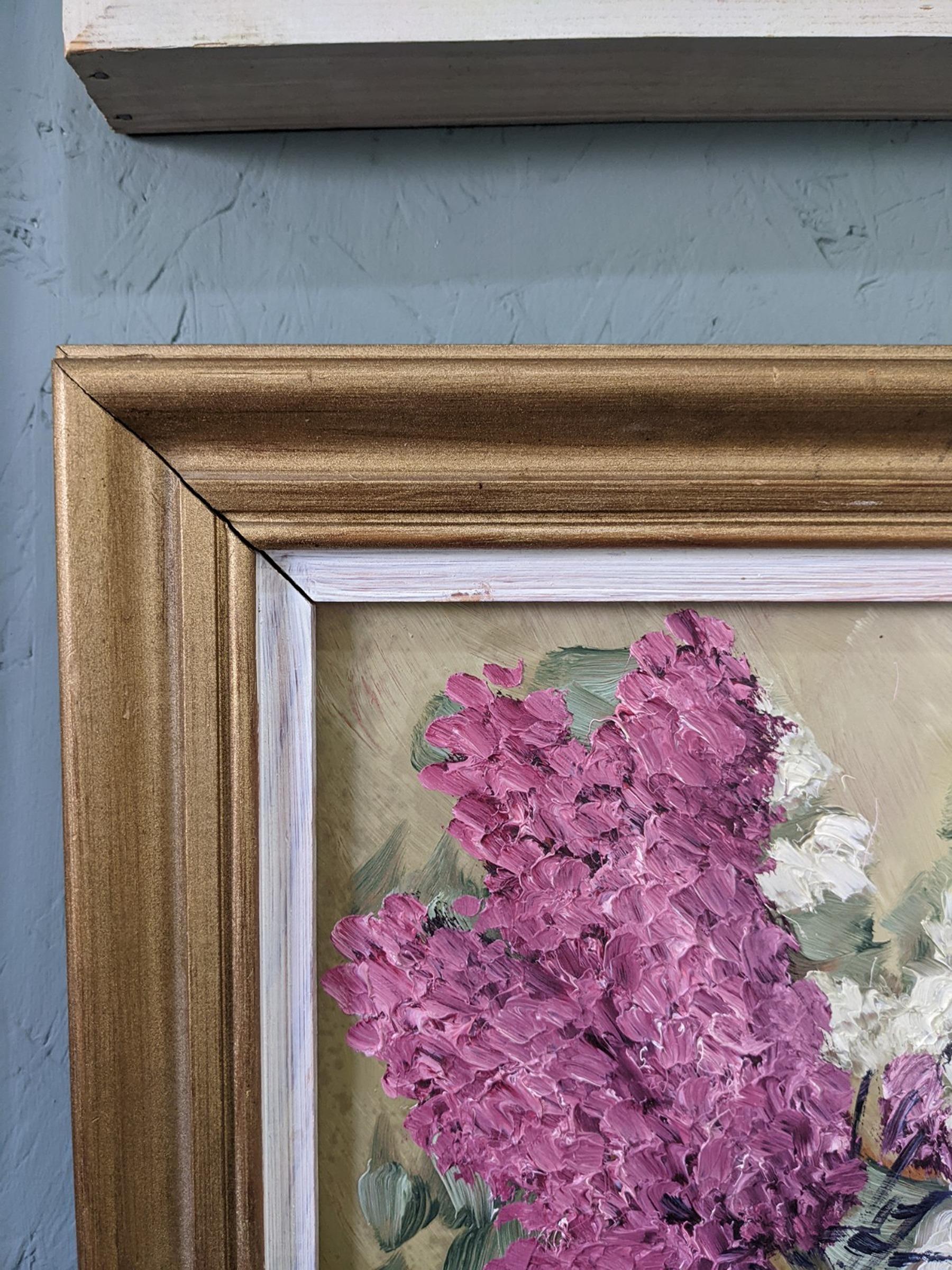 HYACINTHS
Taille : 52 x 42 cm (cadre compris)
Huile sur panneau

Une nature morte florale du milieu du siècle, expressive et magnifiquement texturée, exécutée à l'huile sur panneau.

La composition s'articule autour d'un bouquet de jacinthes roses