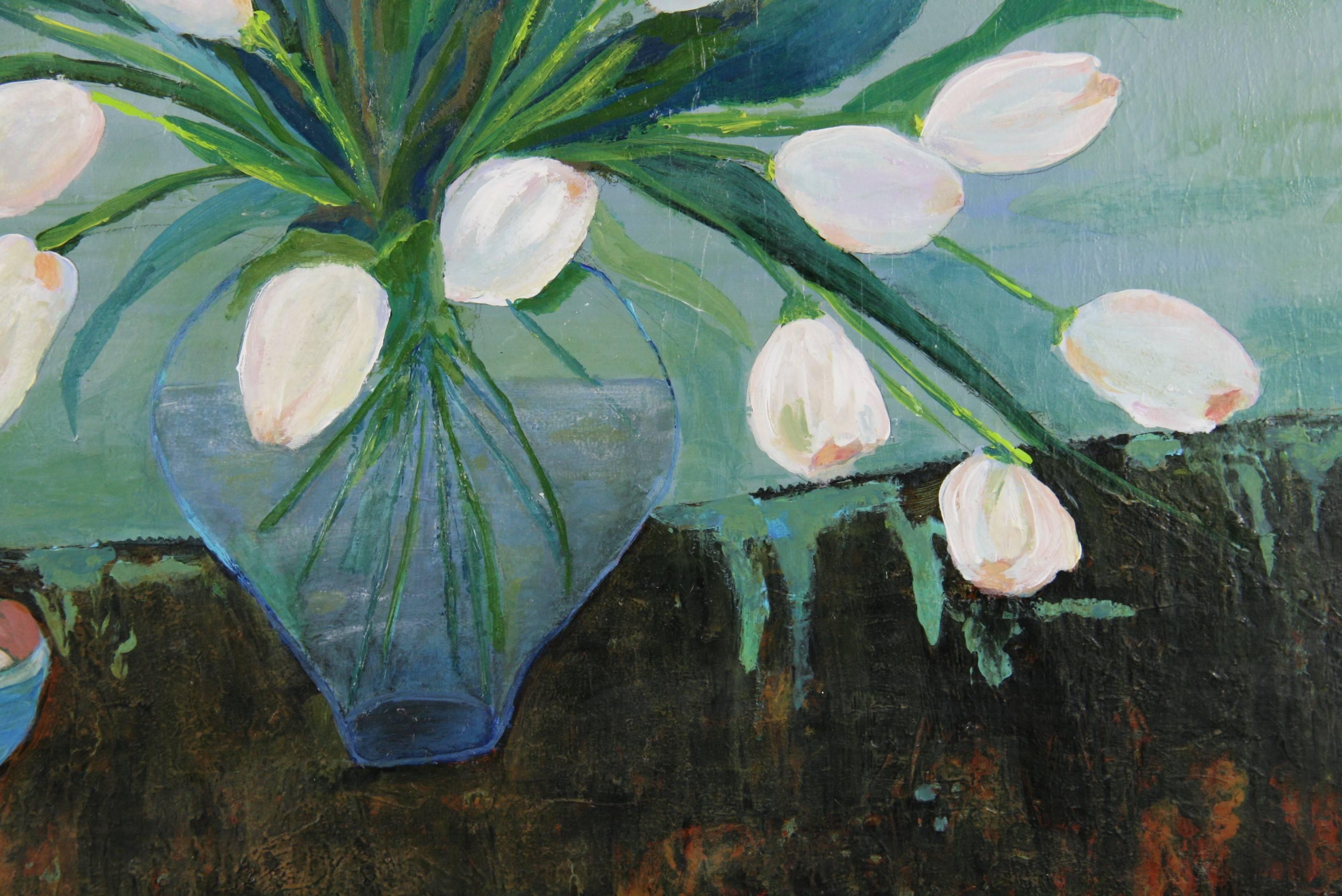 #5-3333 Un bodegón de tulipanes blancos ,óleo sobre lienzo aplicado sobre tabla, colocado en un  marco vintage curvo de madera pintado de blanco
Firmado abajo a la izquierda por P.Russo Artista napolitano